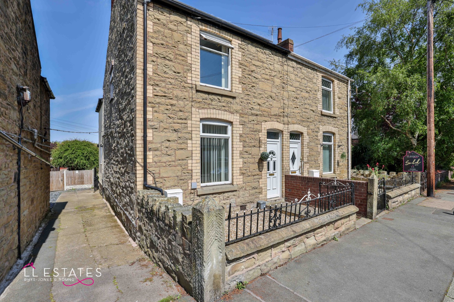 3 bed semi-detached house for sale in Main Road, Flintshire  - Property Image 1