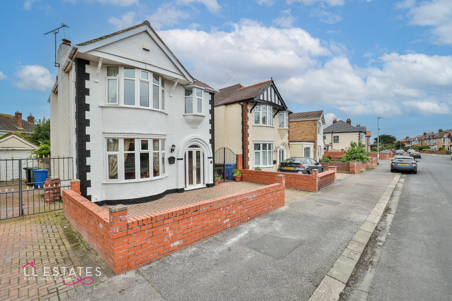 3 bed detached house for sale in Lynton Walk, Rhyl  - Property Image 1