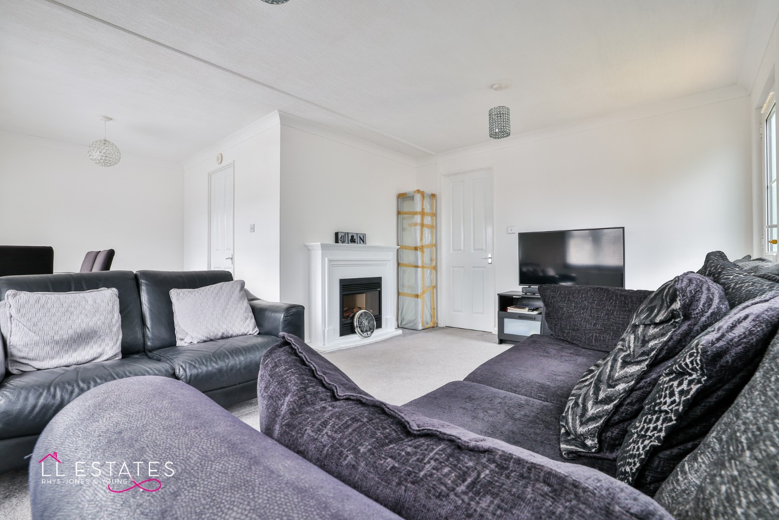 2 bed park home for sale in St James Drive, Prestatyn  - Property Image 3