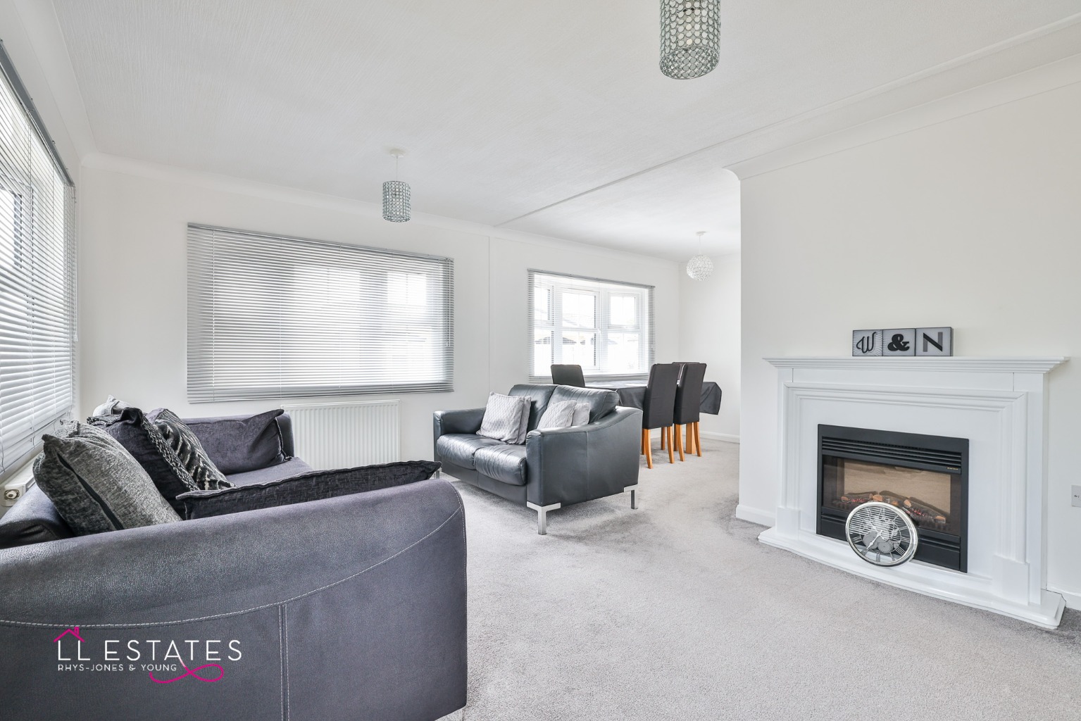 2 bed park home for sale in St James Drive, Prestatyn  - Property Image 4