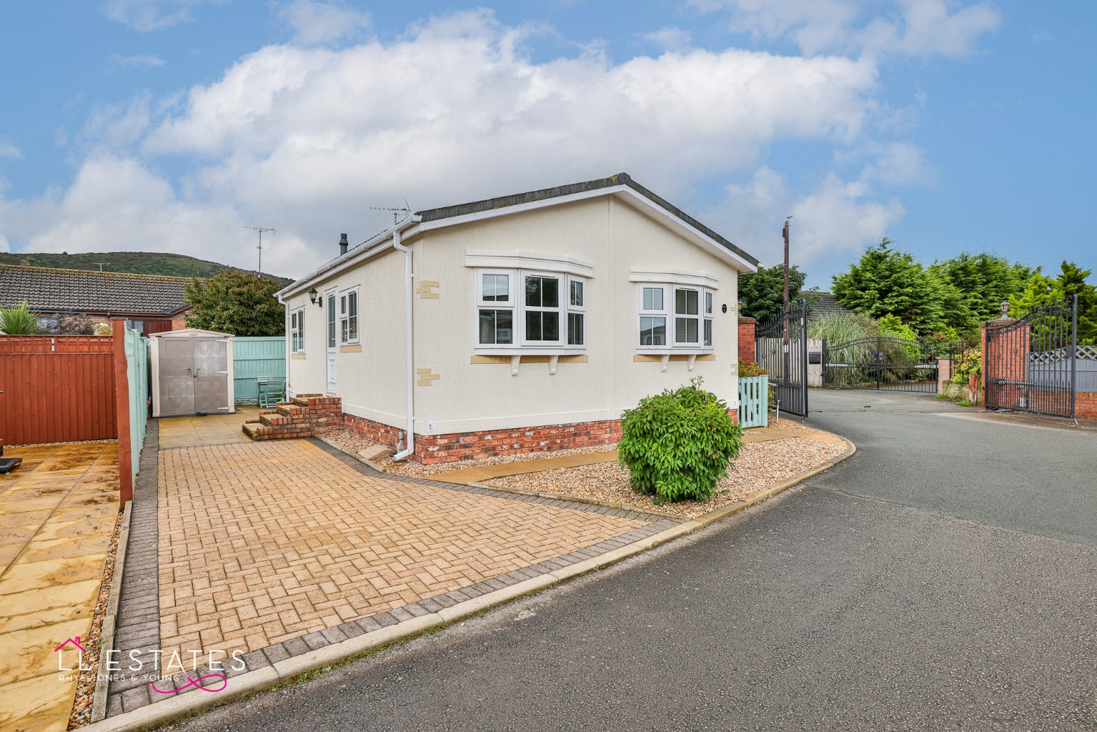 2 bed park home for sale in St James Drive, Prestatyn  - Property Image 1