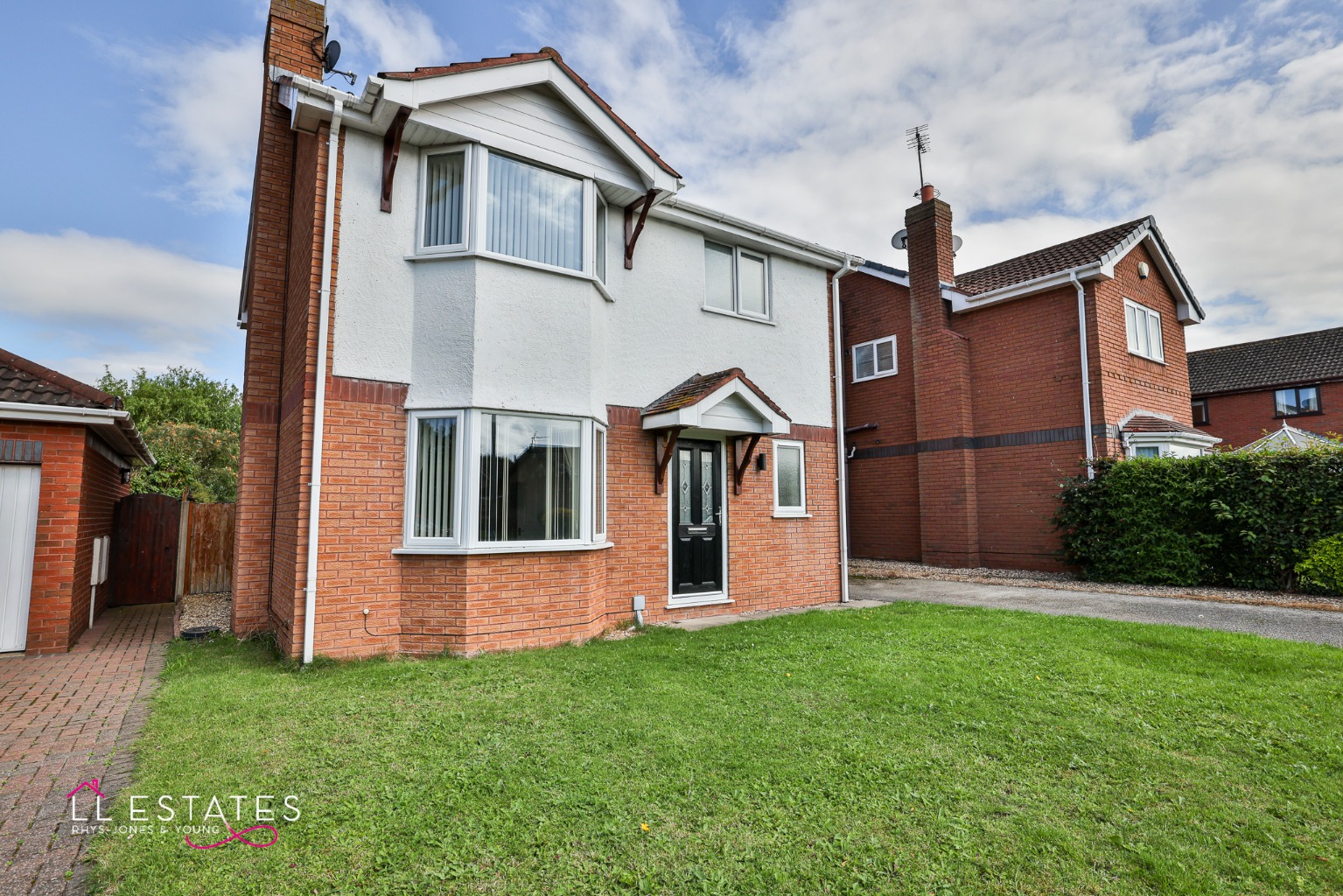 3 bed detached house for sale in Rhodfa Anwyl - Property Image 1