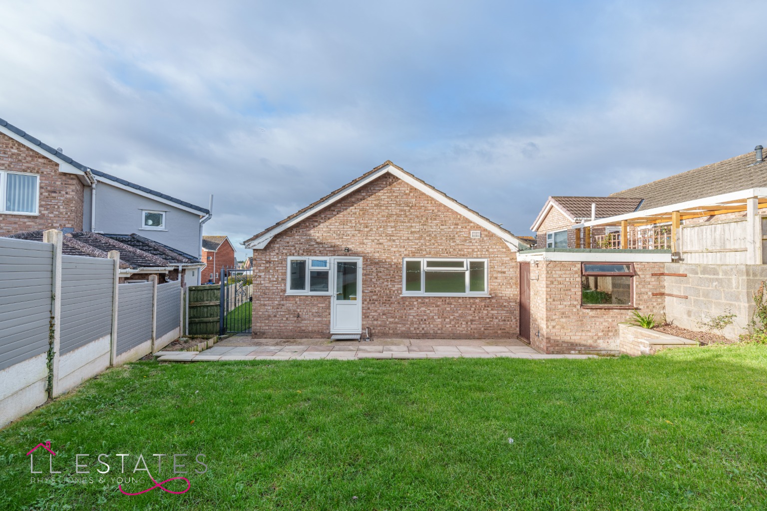 3 bed detached bungalow for sale in Bishops Walk, St. Asaph  - Property Image 11