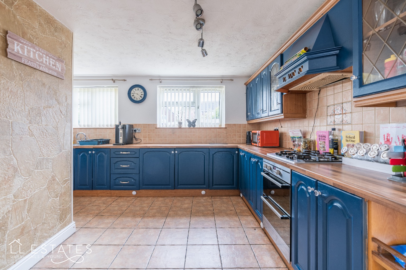 3 bed end of terrace house for sale in Ffordd-Y-Morfa  - Property Image 5