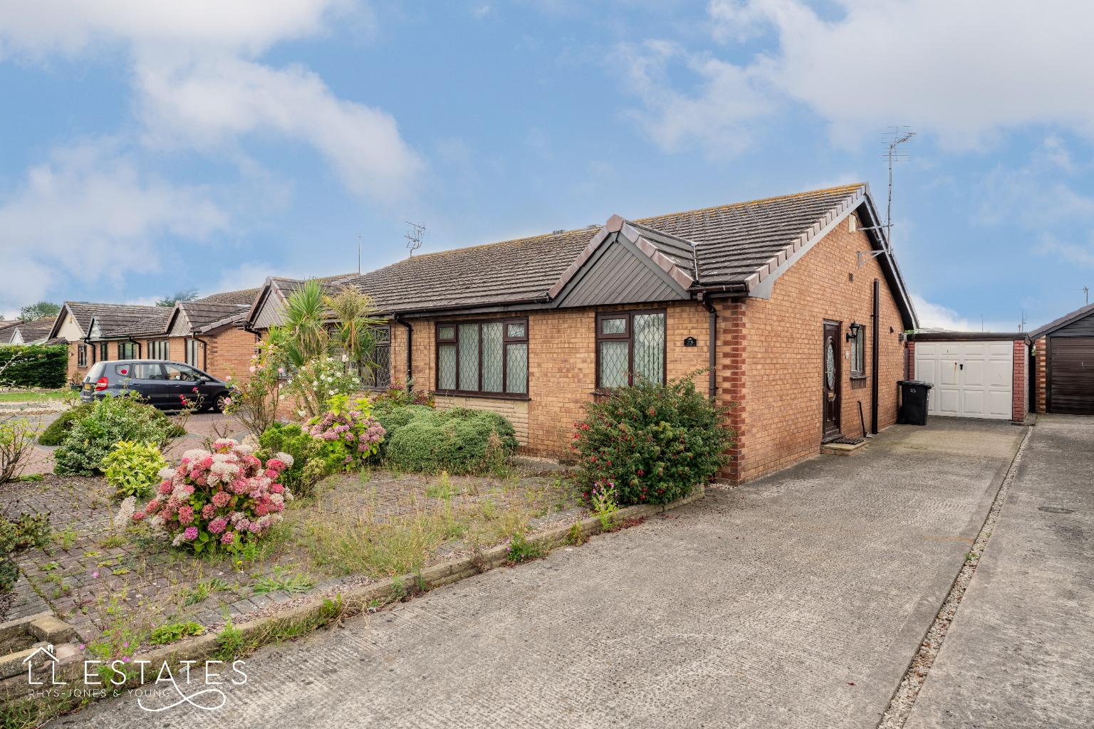 2 bed semi-detached bungalow for sale in Trem Cinmel  - Property Image 1