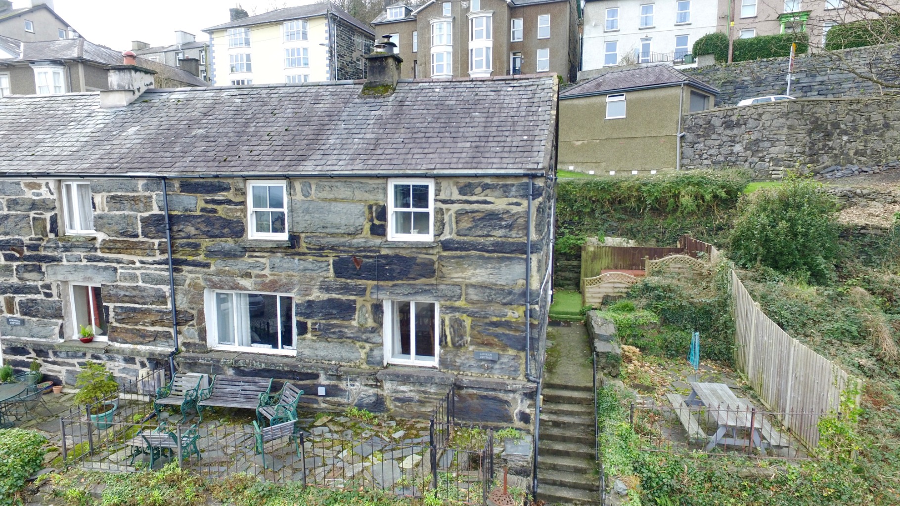 3 bed cottage for sale, Porthmadog  - Property Image 1