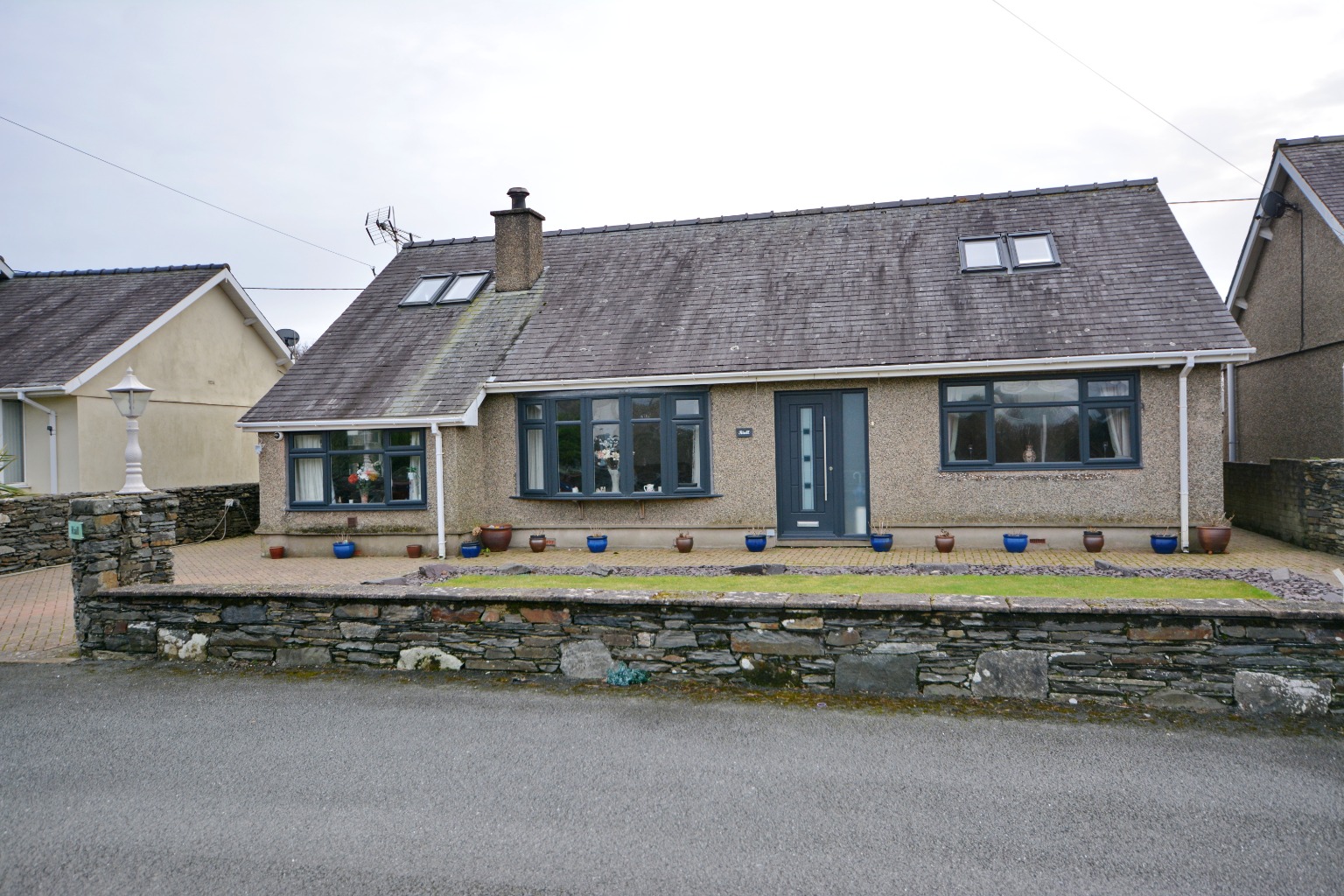 4 bed detached bungalow for sale, Porthmadog  - Property Image 1