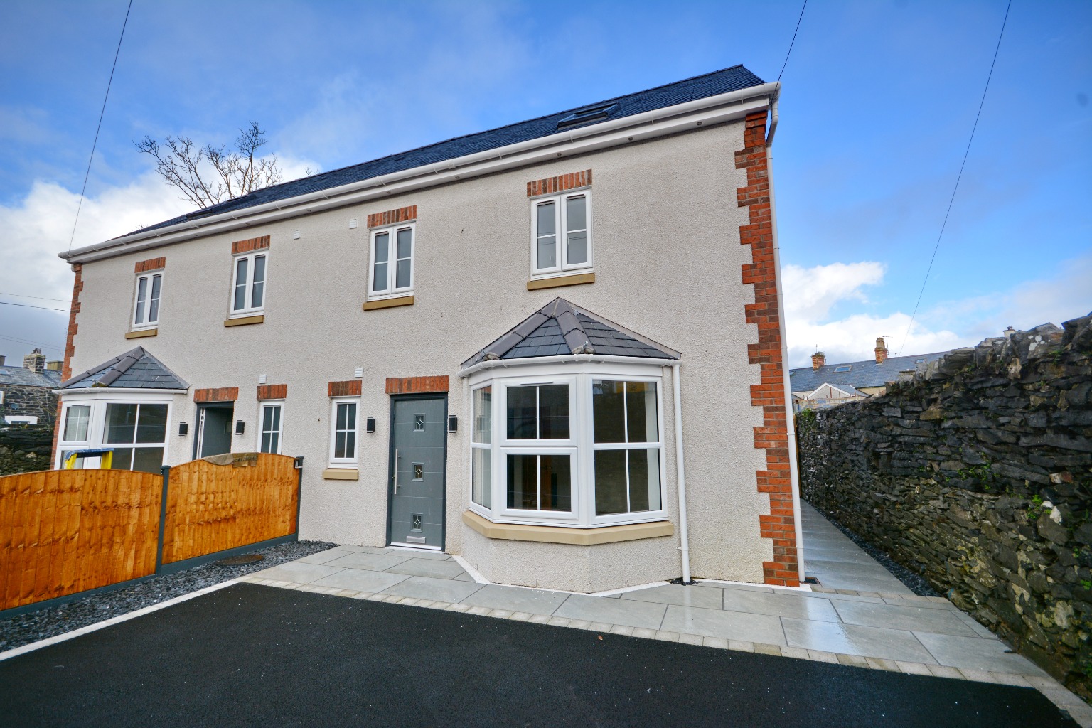 4 bed semi-detached house for sale in Smith Street, Porthmadog  - Property Image 1