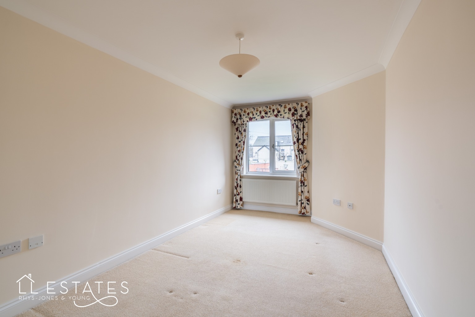 2 bed flat for sale in Boughton Avenue, Rhyl  - Property Image 5