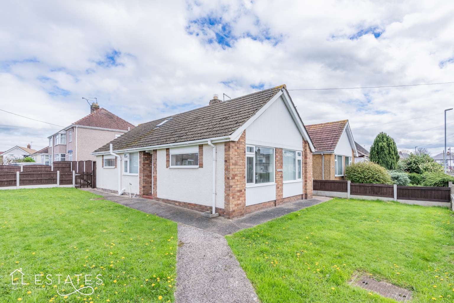 2 bed detached bungalow for sale, Denbighshire - Property Image 1