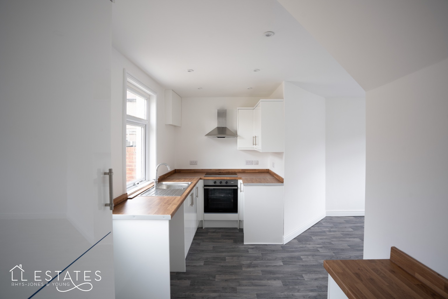 3 bed terraced house for sale in St David's Square, Denbighshire  - Property Image 2