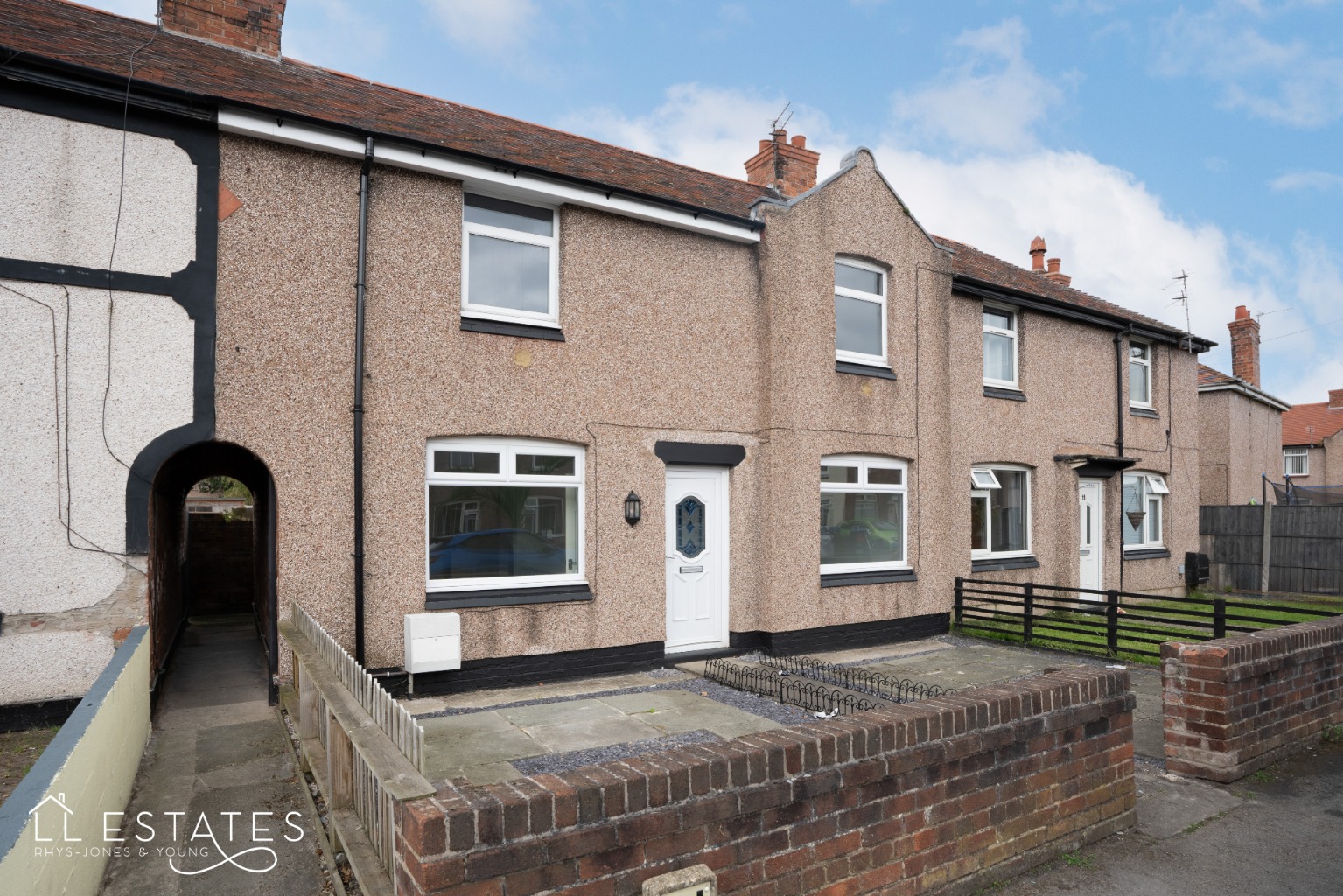 3 bed terraced house for sale in St David's Square, Denbighshire  - Property Image 1