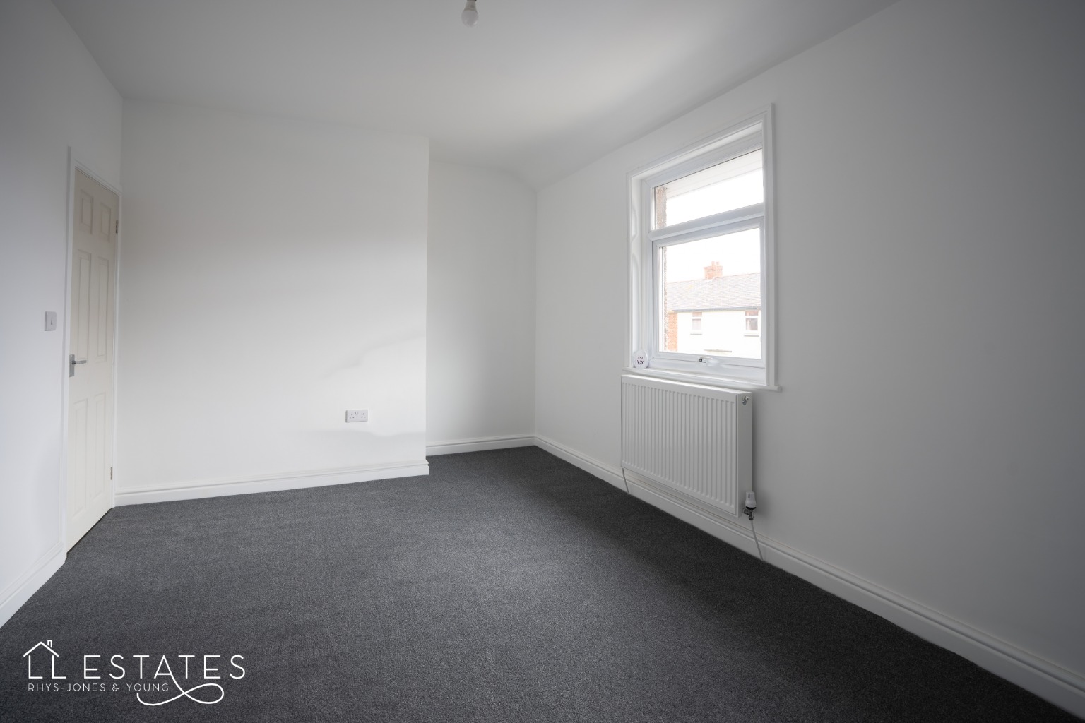 3 bed terraced house for sale in St David's Square, Denbighshire  - Property Image 8