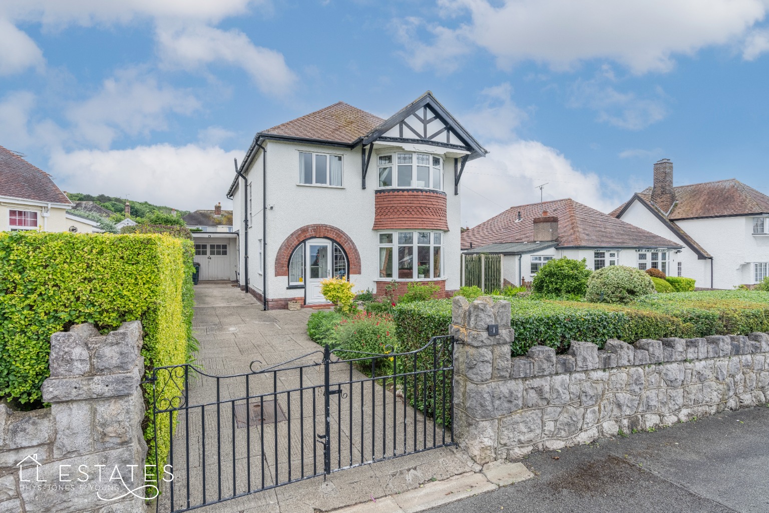 4 bed detached house for sale in Brewis Road, Colwyn Bay - Property Image 1