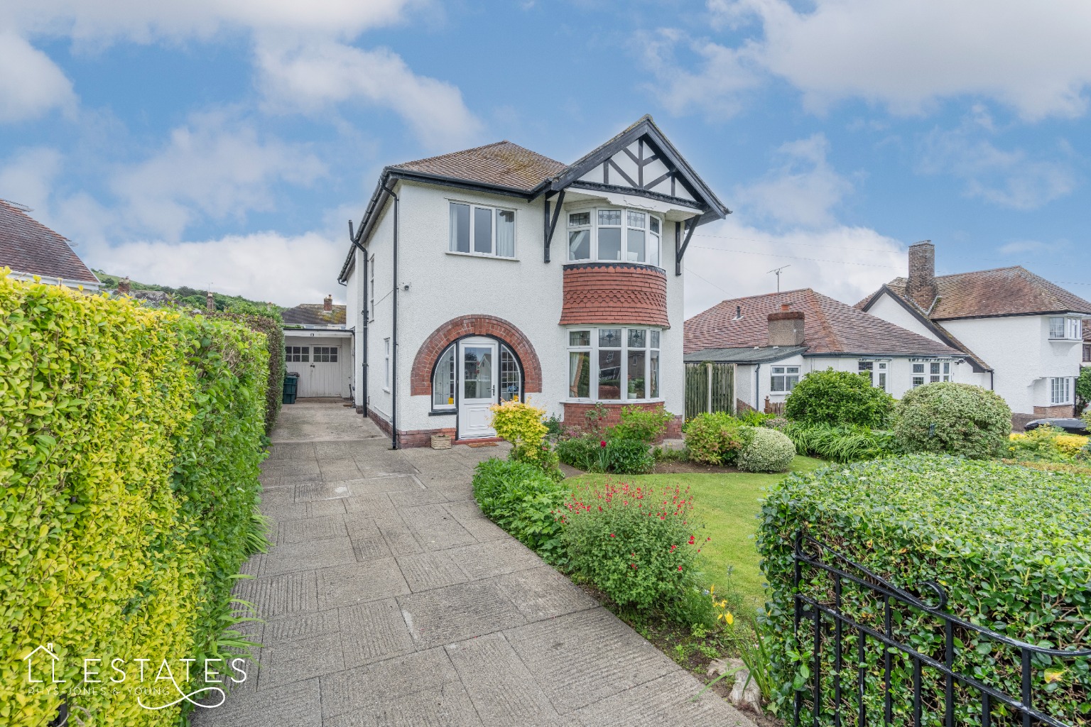 4 bed detached house for sale in Brewis Road, Colwyn Bay - Property Image 1