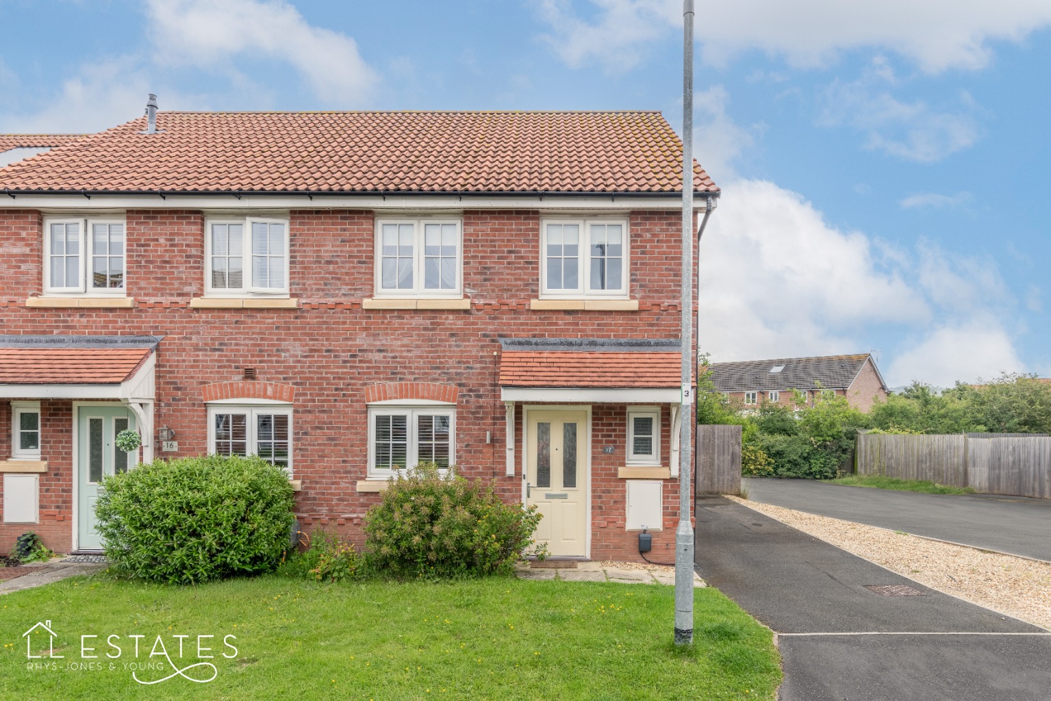 3 bed end of terrace house for sale in Clos Bodrhyddan, Rhyl  - Property Image 1