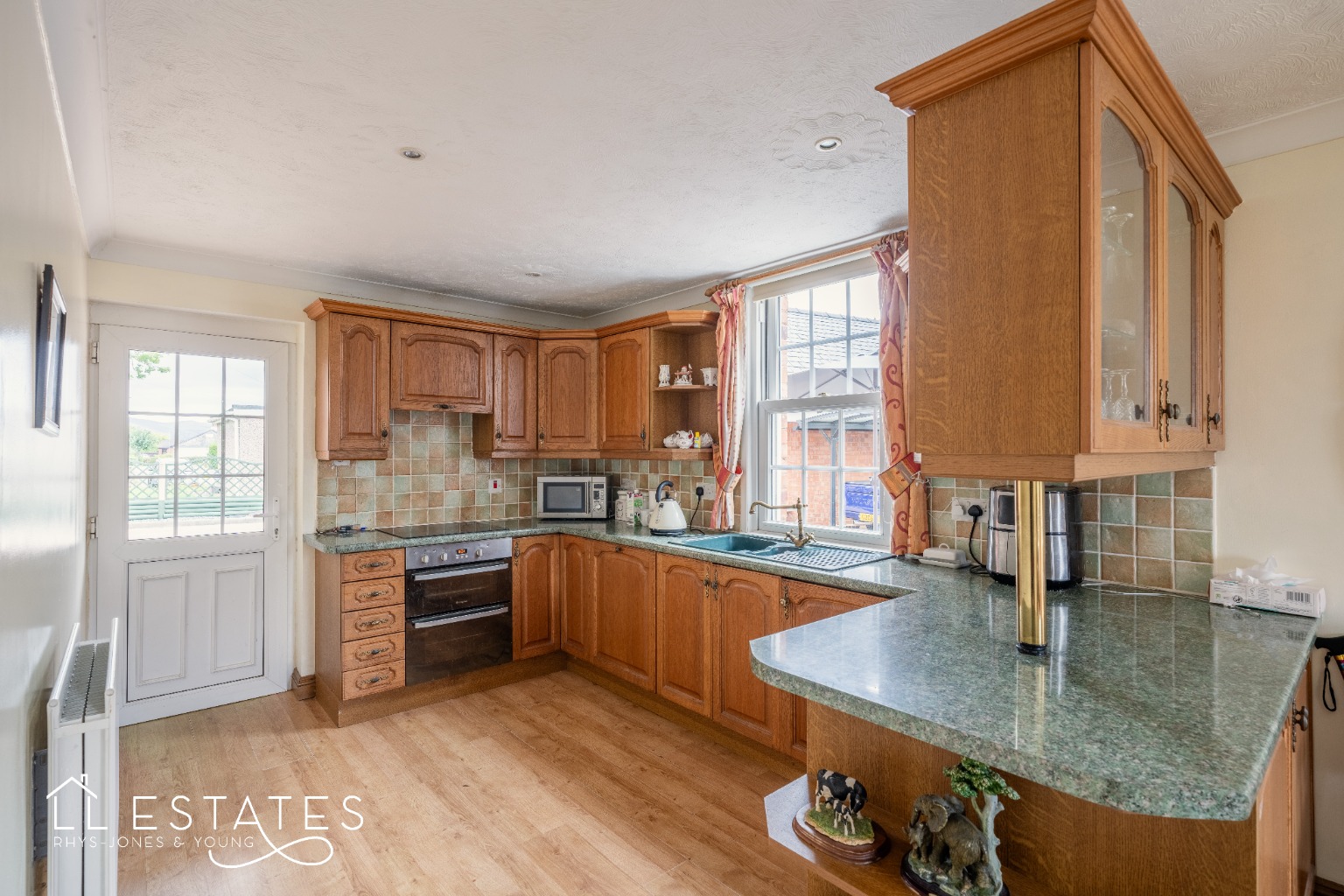 3 bed detached house for sale, Denbighshire  - Property Image 3