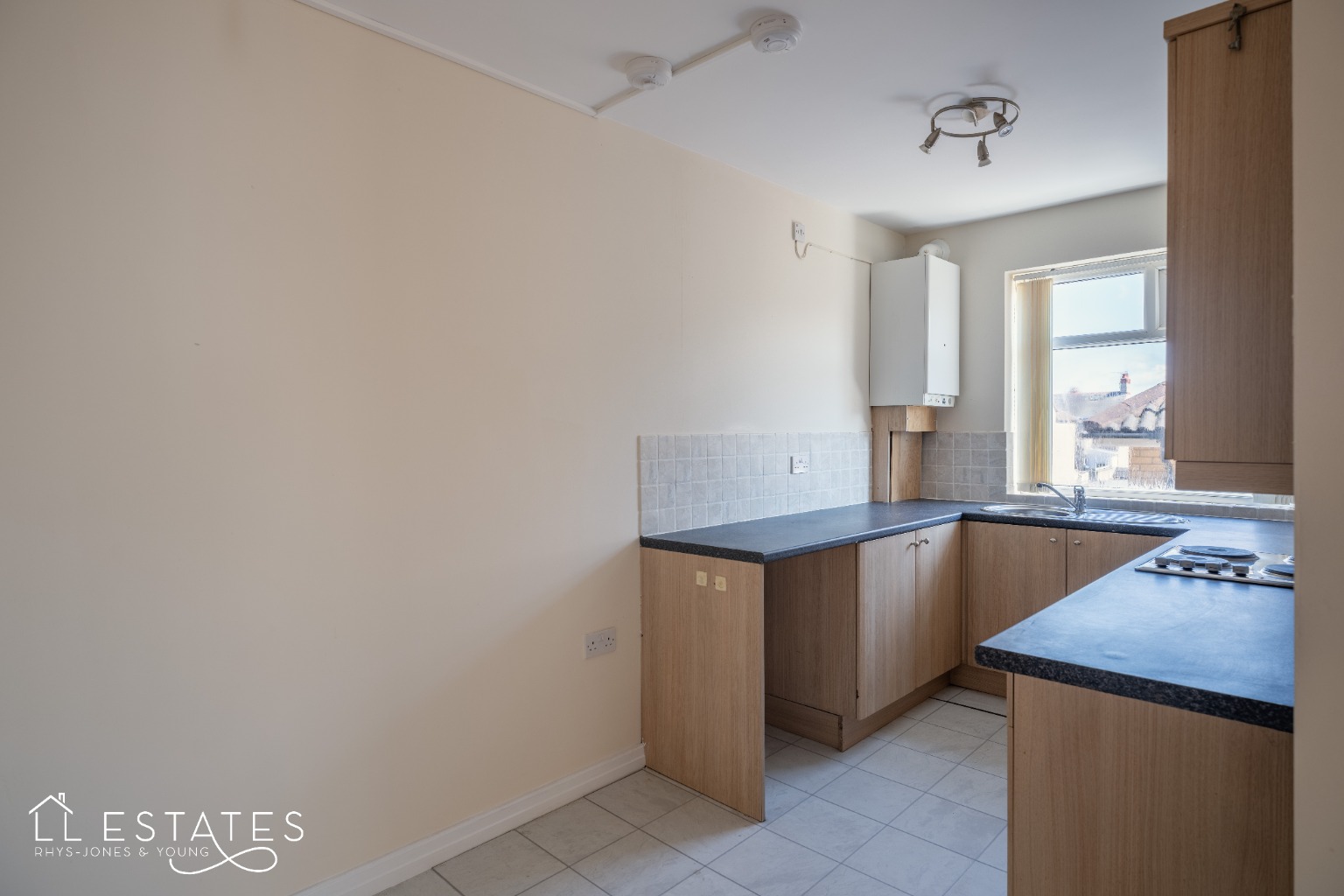 4 bed for sale in Marlborough Grove, Rhyl  - Property Image 4