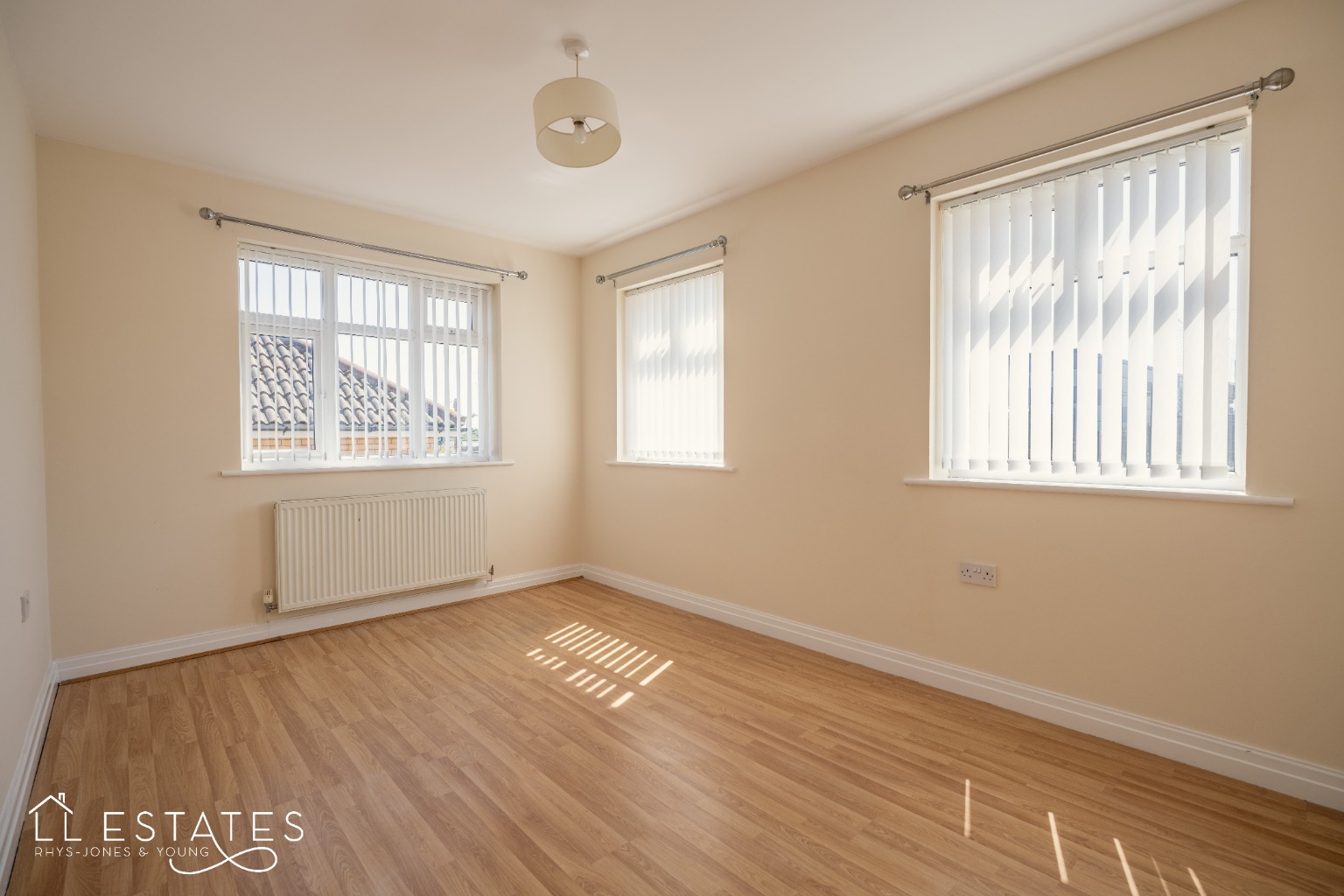 4 bed for sale in Marlborough Grove, Rhyl  - Property Image 6