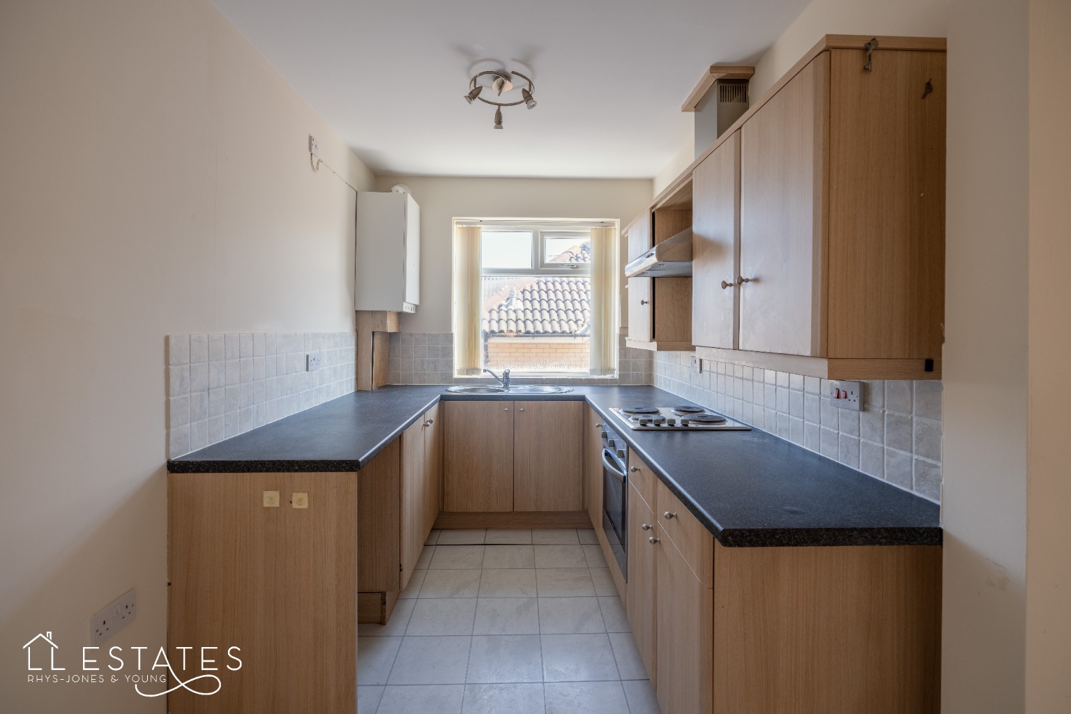 4 bed for sale in Marlborough Grove, Rhyl  - Property Image 3