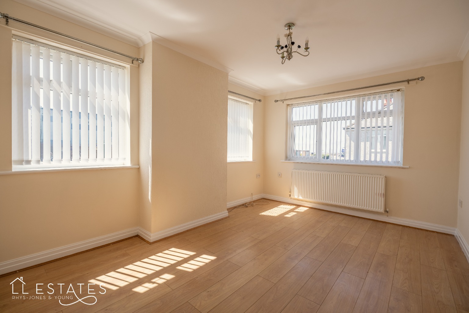 4 bed for sale in Marlborough Grove, Rhyl  - Property Image 5