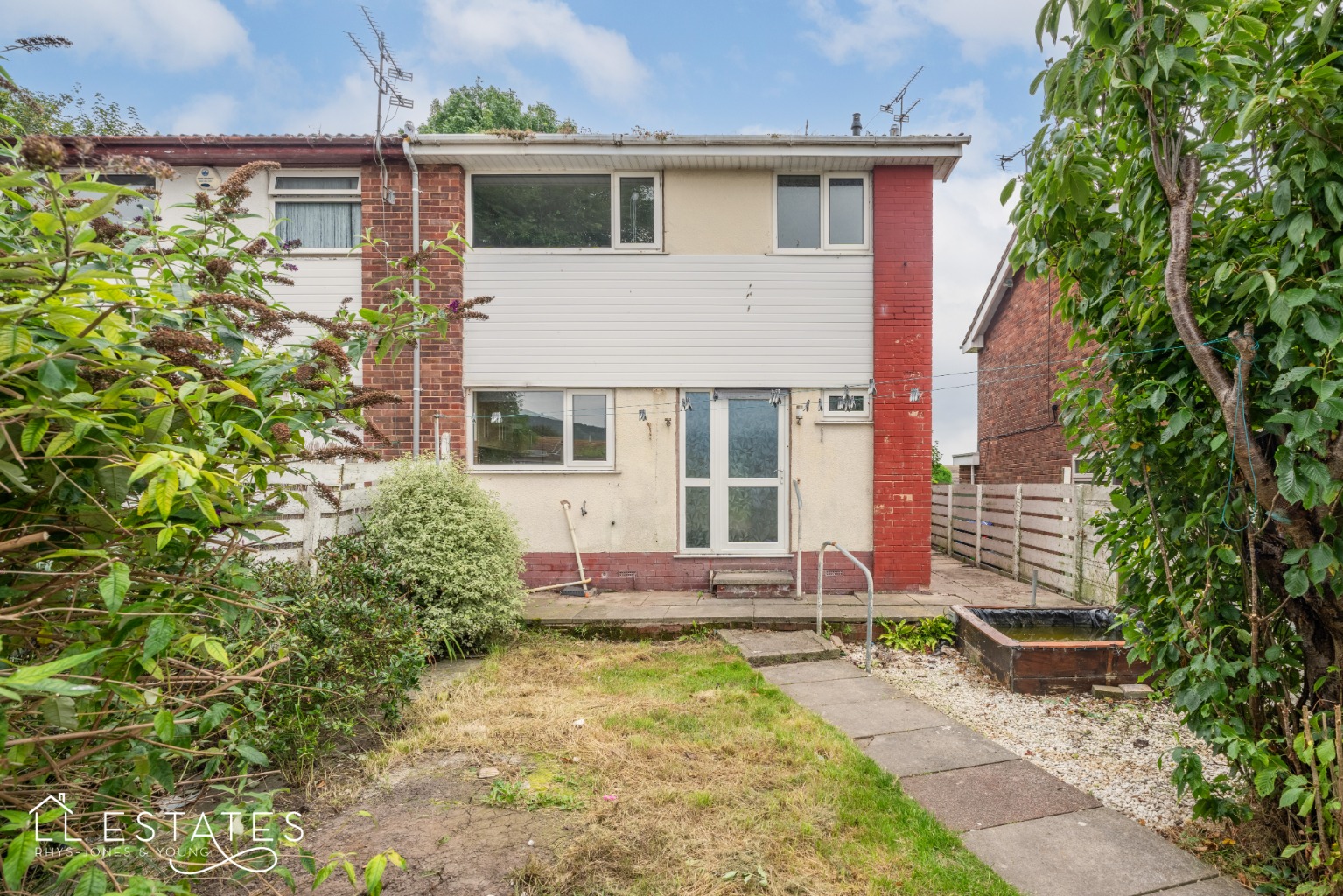 3 bed end of terrace house for sale in Bryn Court  - Property Image 2