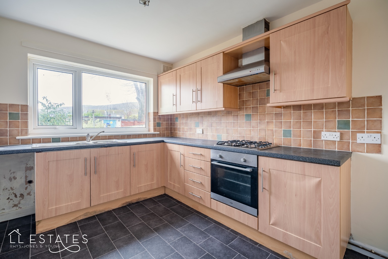 3 bed end of terrace house for sale in Bryn Court, Prestatyn  - Property Image 3