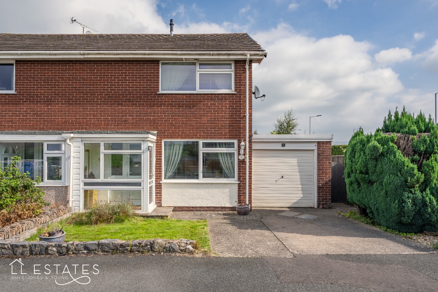 3 bed semi-detached house for sale in Llys Clwyd, Denbigh  - Property Image 1