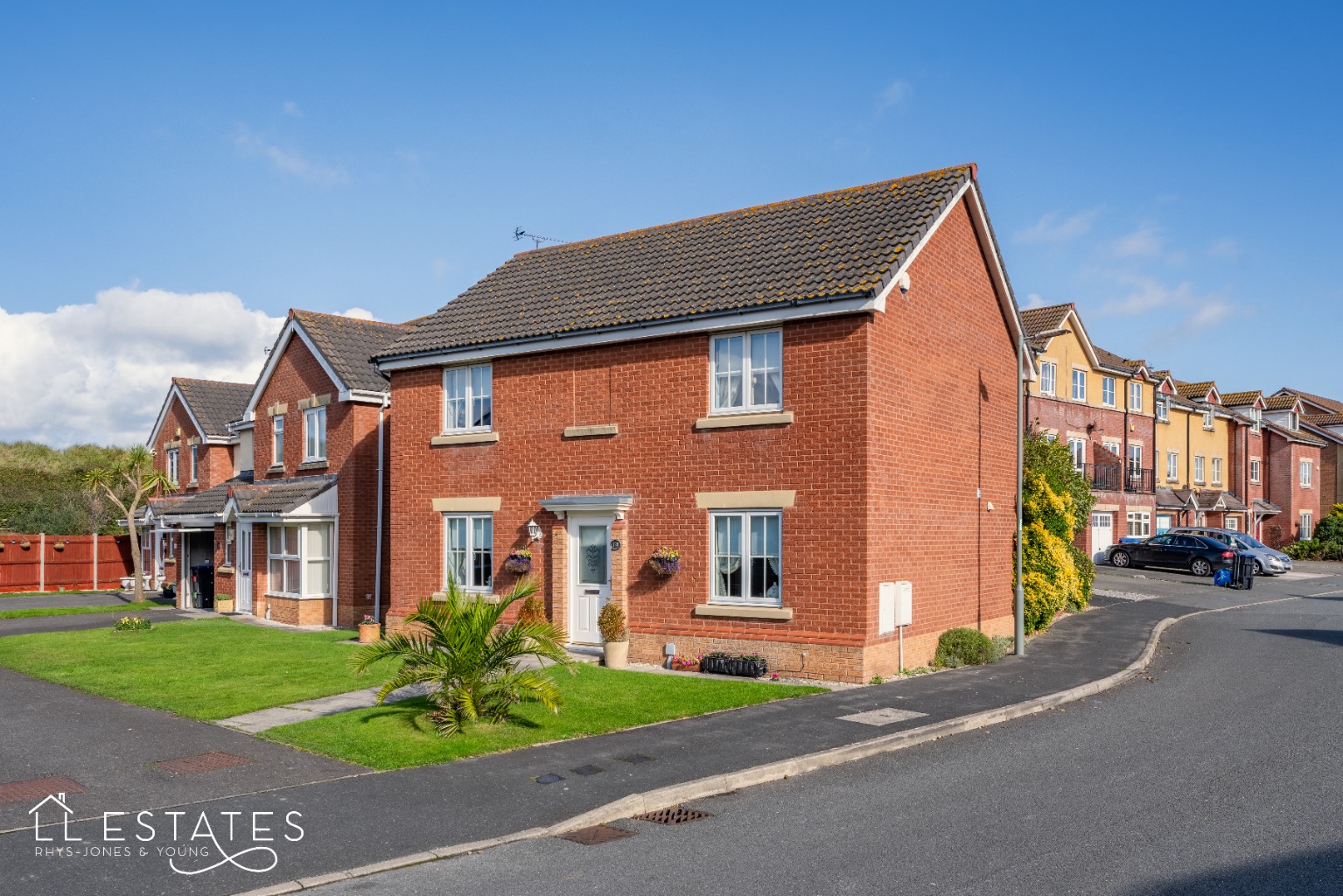 4 bed detached house for sale in Ffordd Idwal, Prestatyn  - Property Image 1