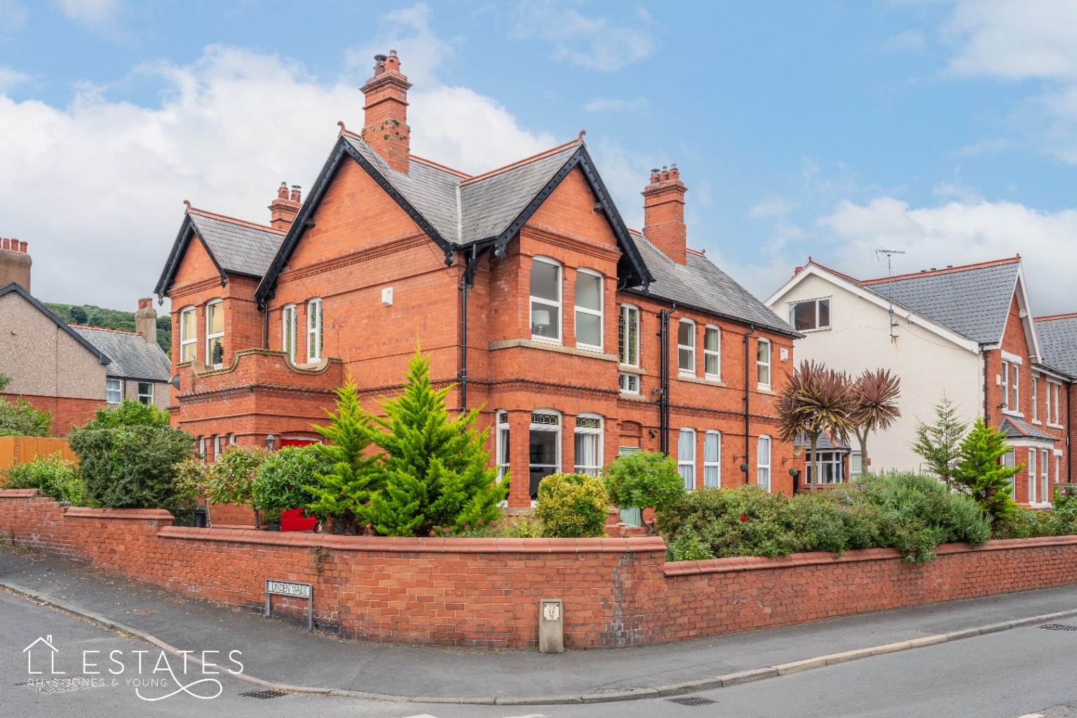 6 bed detached house for sale in Gronant Road, Prestatyn  - Property Image 1