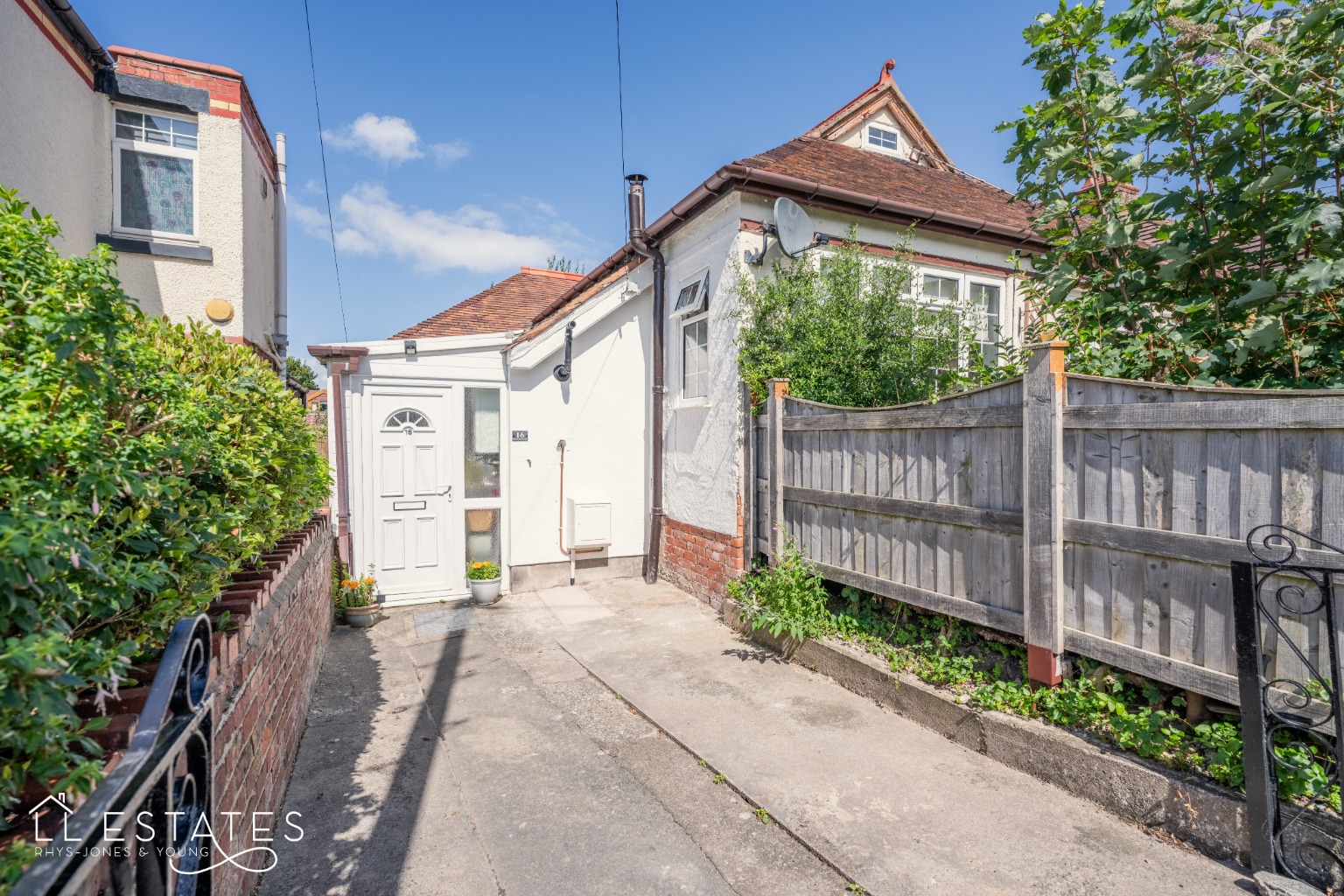 1 bed bungalow for sale in Melyd Avenue, Prestatyn  - Property Image 1