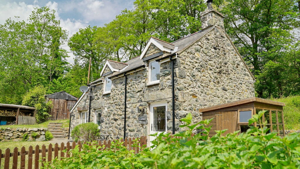 3 bed cottage for sale, Dolgellau  - Property Image 2