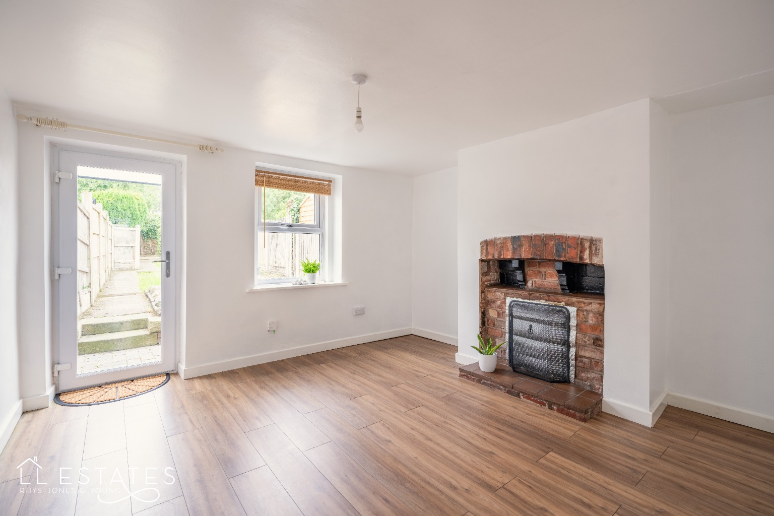 2 bed terraced house for sale in Gwindy Street, Denbighshire  - Property Image 2