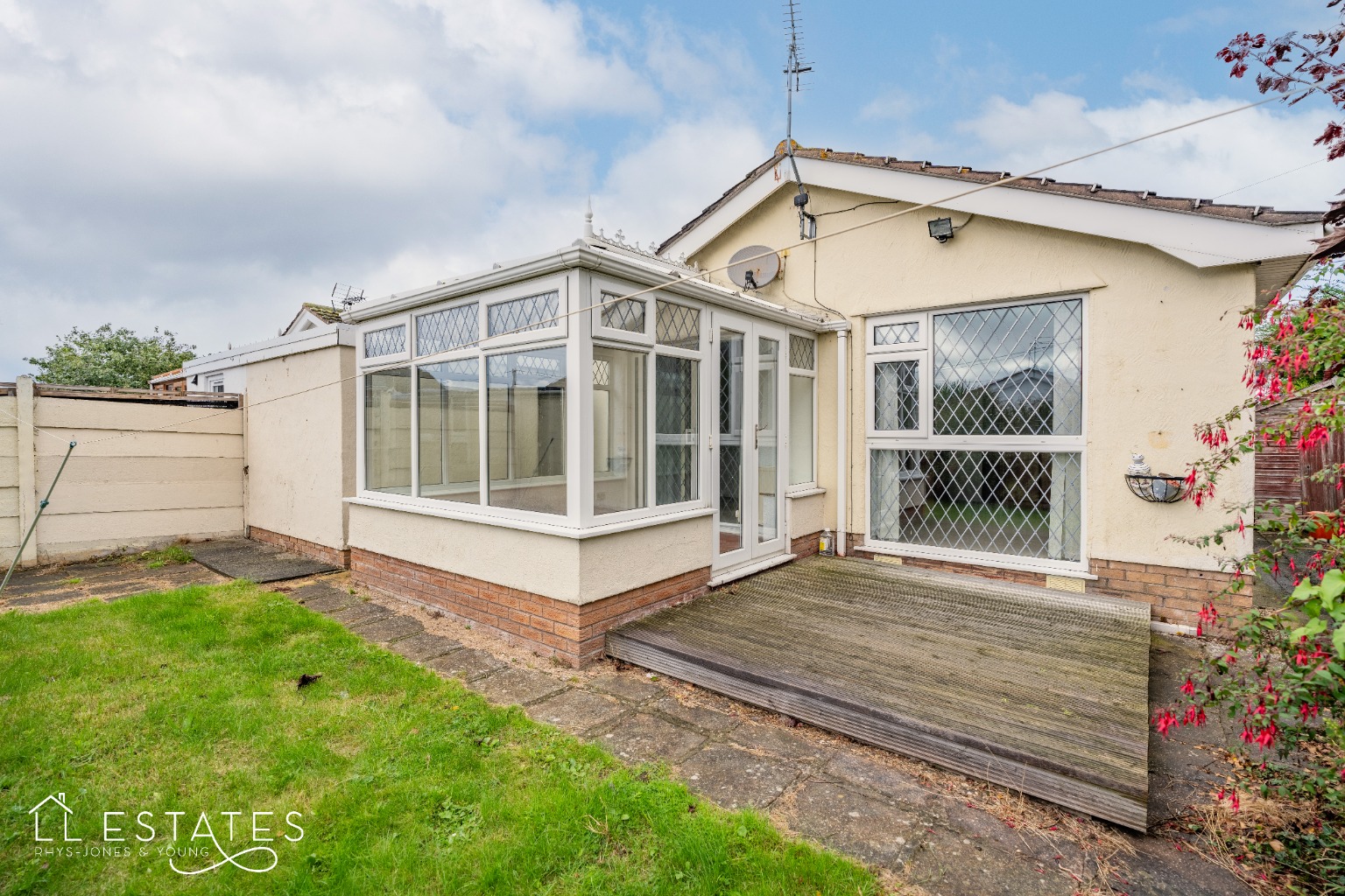 2 bed bungalow for sale in Cedar Avenue, Rhyl  - Property Image 8