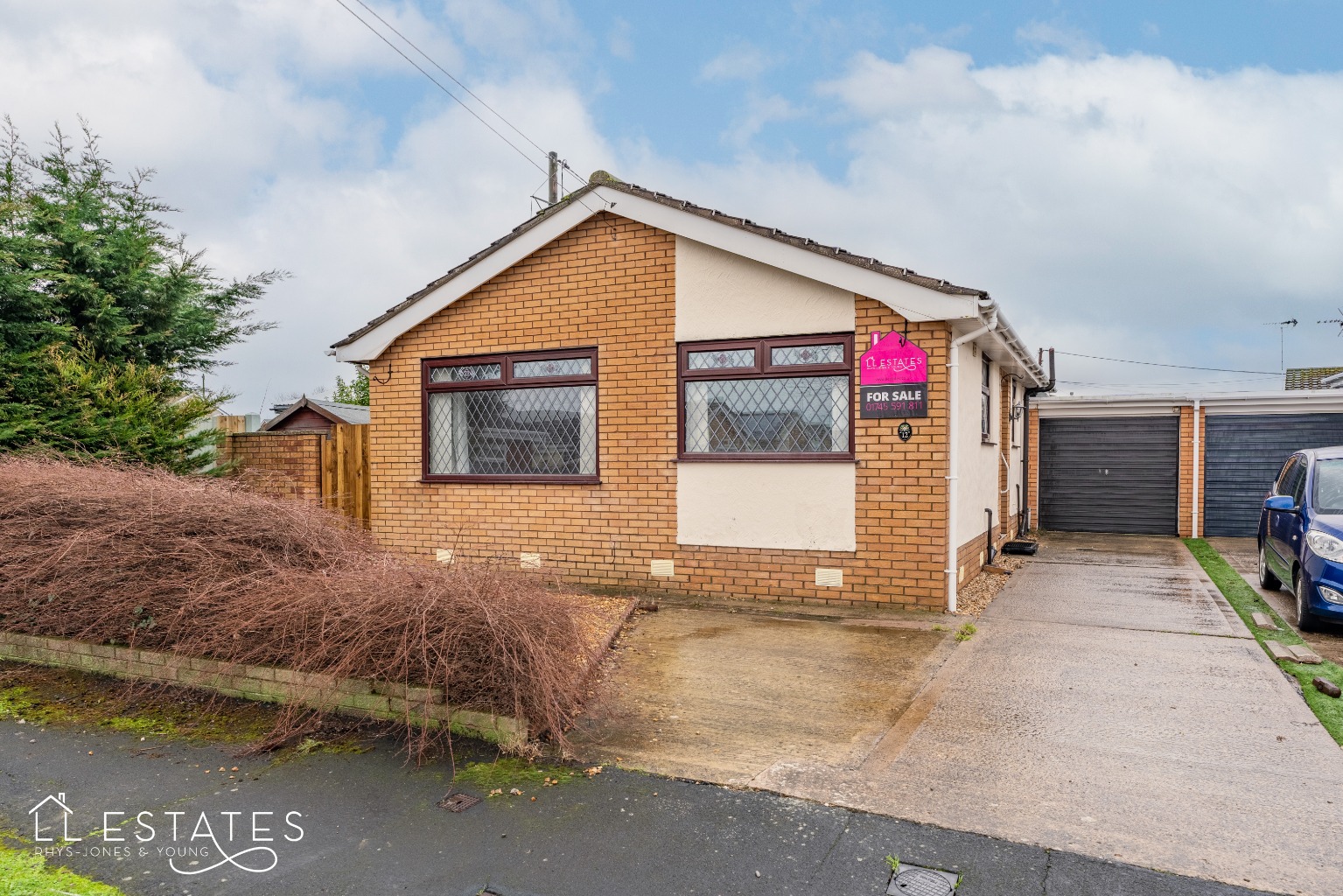 2 bed bungalow for sale in Cedar Avenue, Rhyl  - Property Image 1