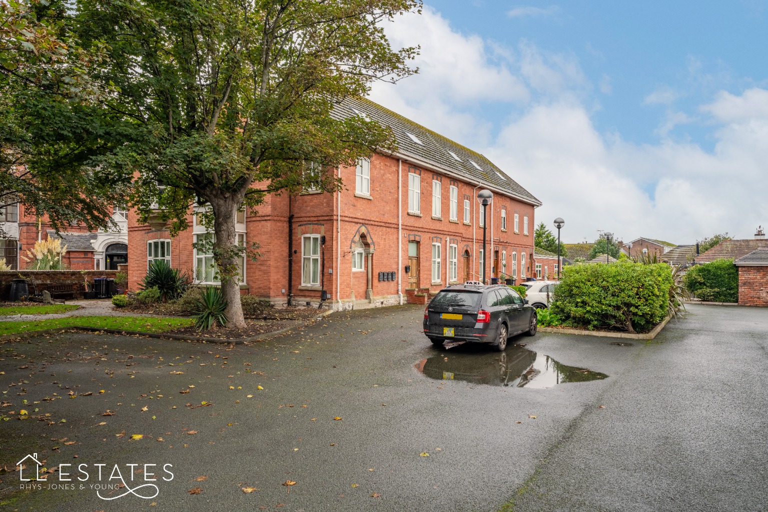 4 bed flat for sale, Rhyl  - Property Image 1