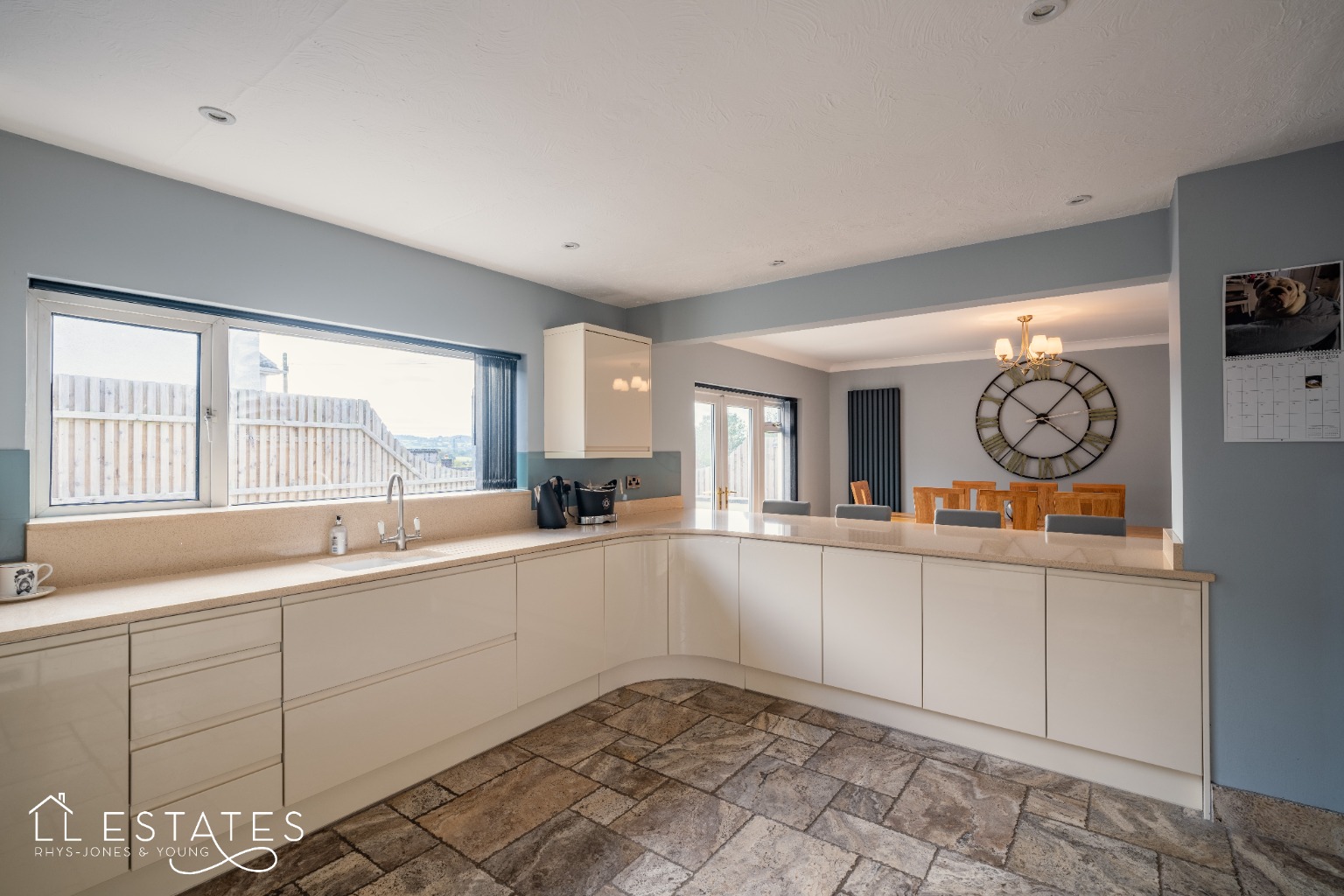 3 bed detached bungalow for sale, Denbighshire  - Property Image 5