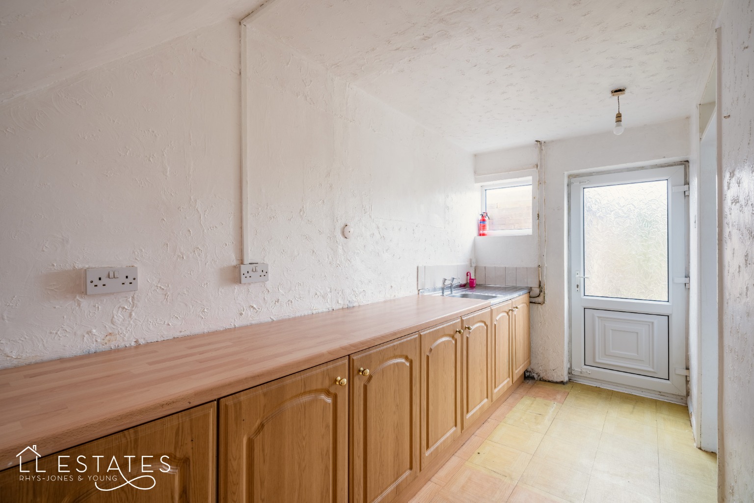 3 bed terraced house for sale in Morfa View, Denbighshire  - Property Image 3