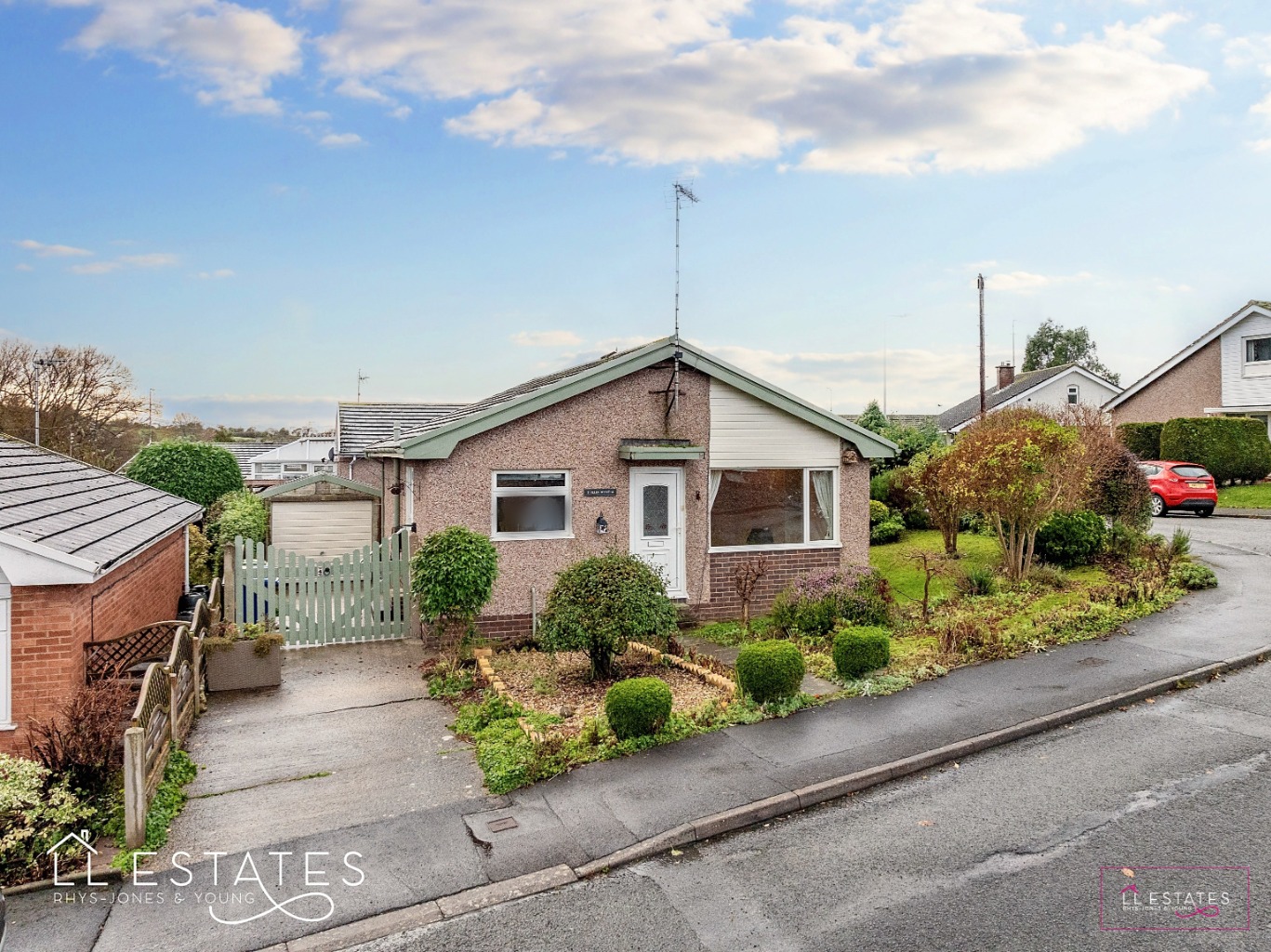 2 bed bungalow for sale in Graham Avenue, Prestatyn  - Property Image 1