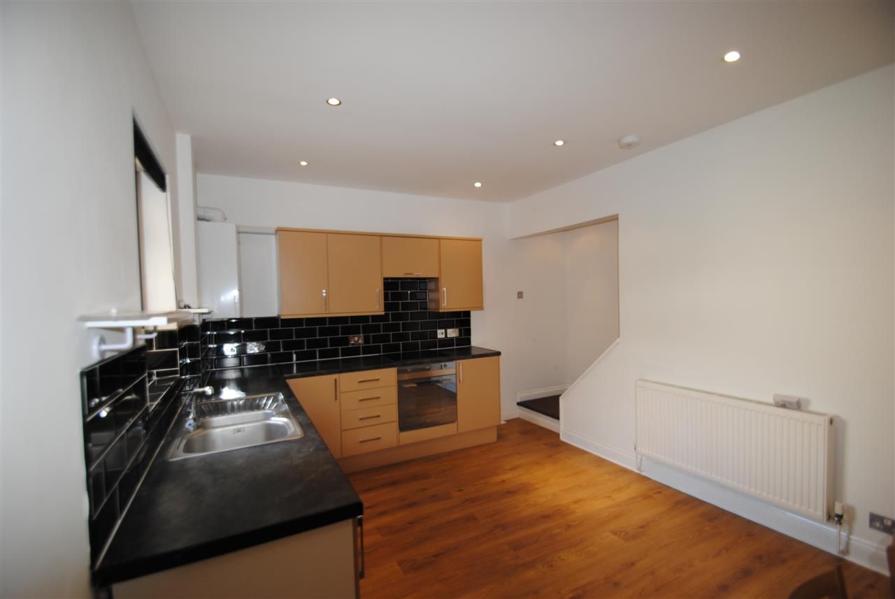 4 bed terraced house to rent in Oak Road, Bristol  - Property Image 2