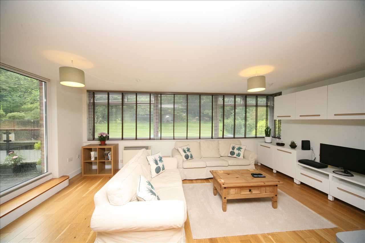 3 bed flat to rent in Druid Woods, Bristol 7