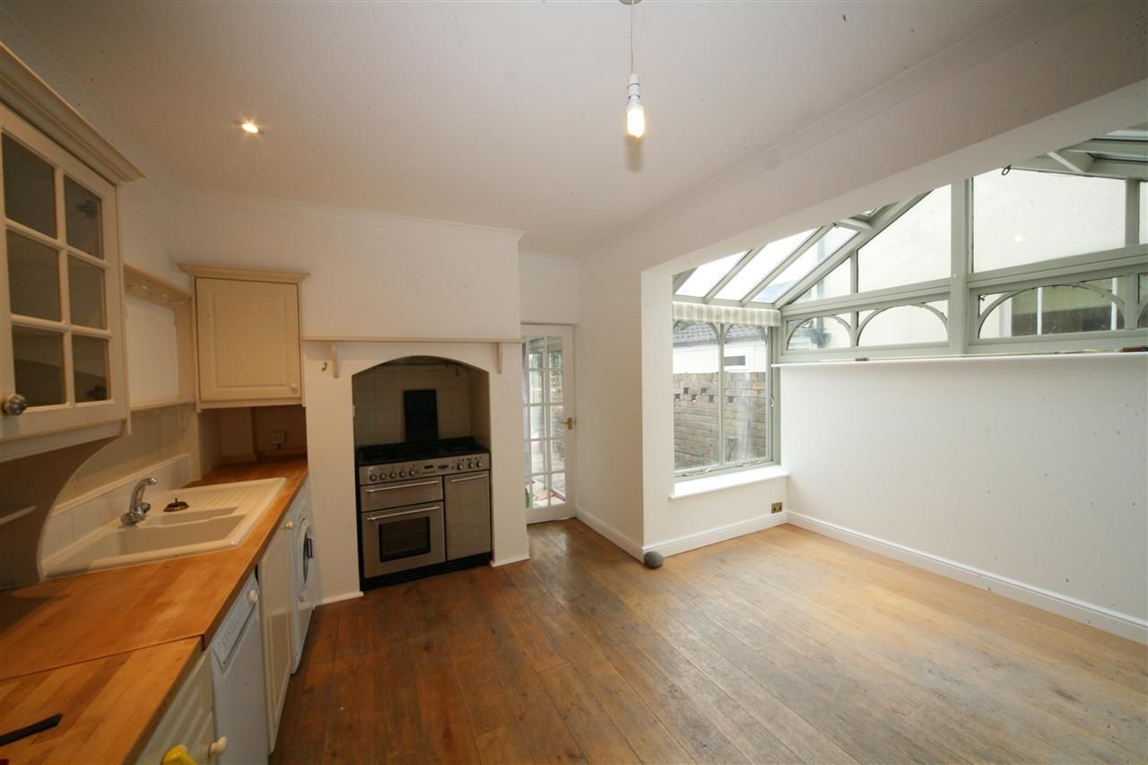 6 bed terraced house to rent in Brynland Avenue, Bristol  - Property Image 1