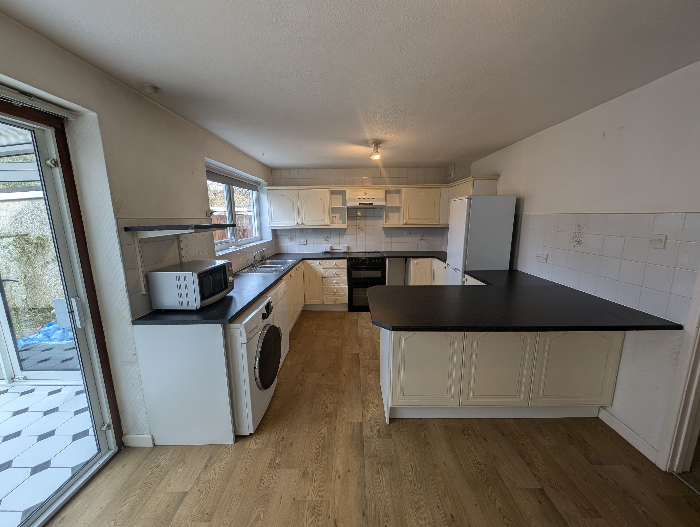 4 bed semi-detached house to rent in Beverley Gardens, Bristol  - Property Image 4