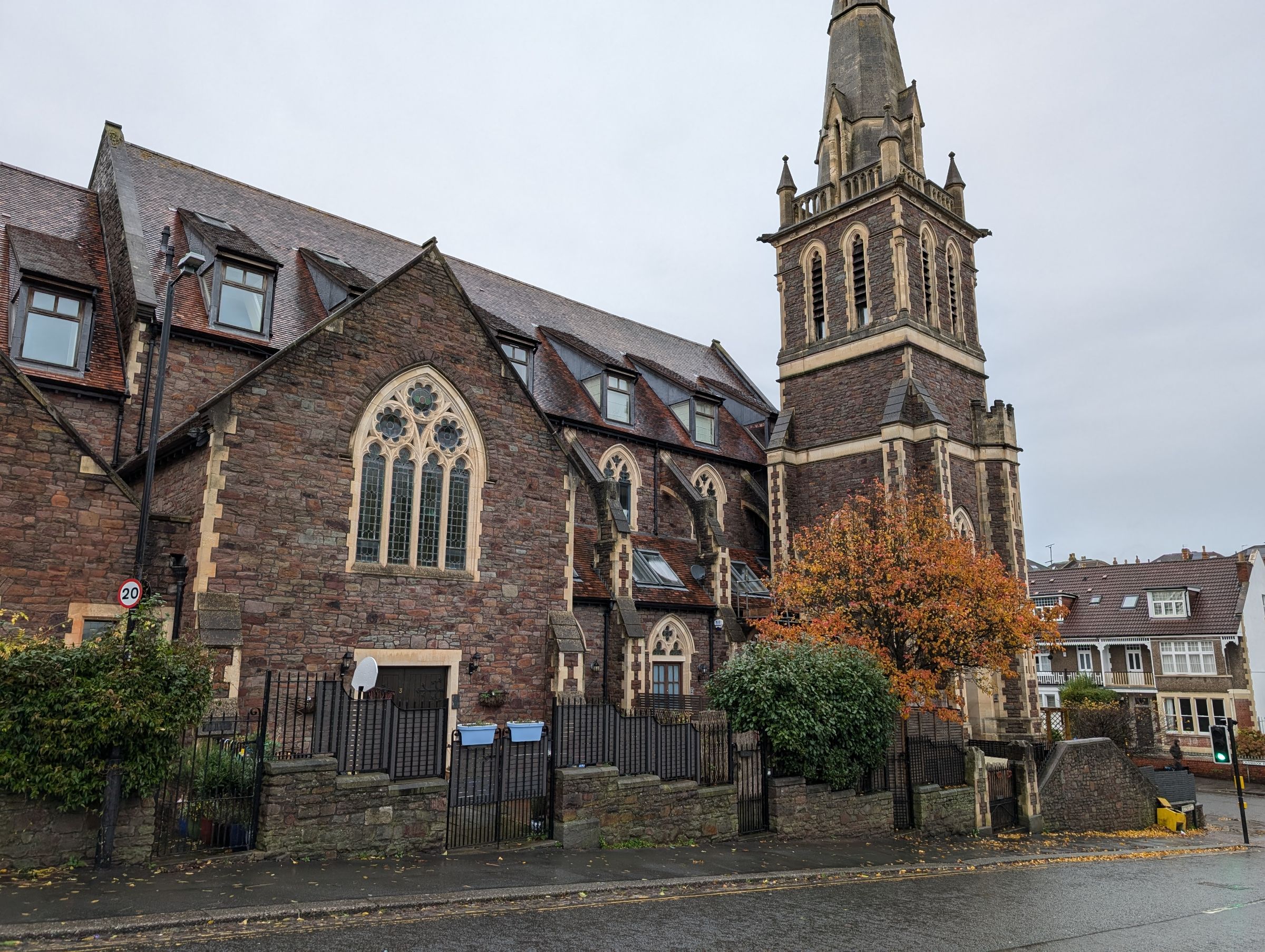 5 bed semi-detached house to rent in The Cloisters, Bristol  - Property Image 3