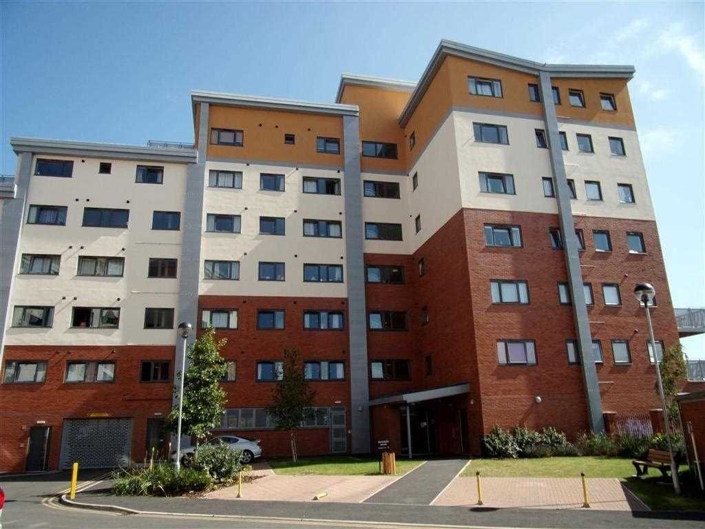 2 bed flat to rent in Waterside House, Taunton  - Property Image 1