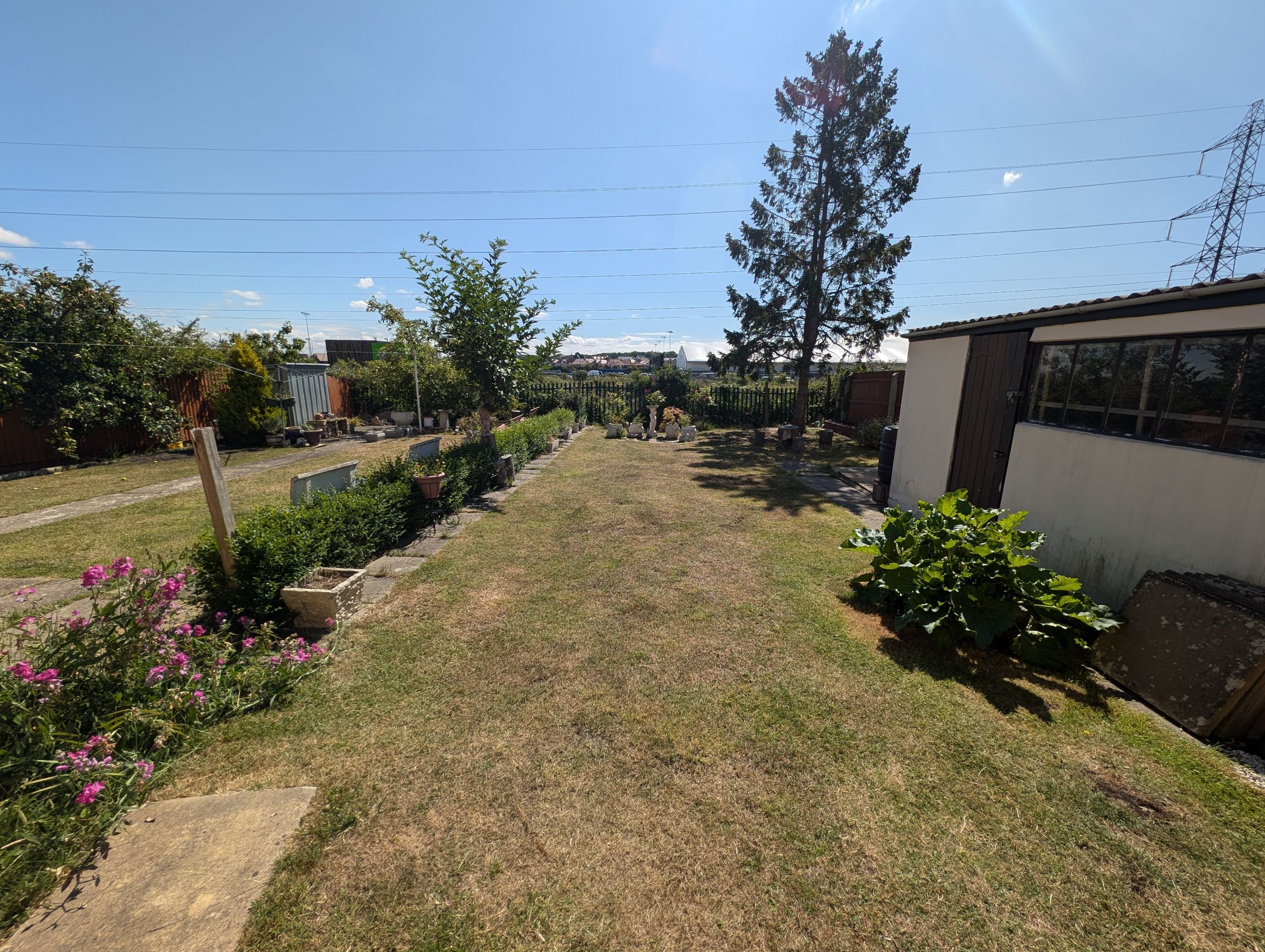 3 bed semi-detached house to rent in Wordsworth Road, Bristol 2