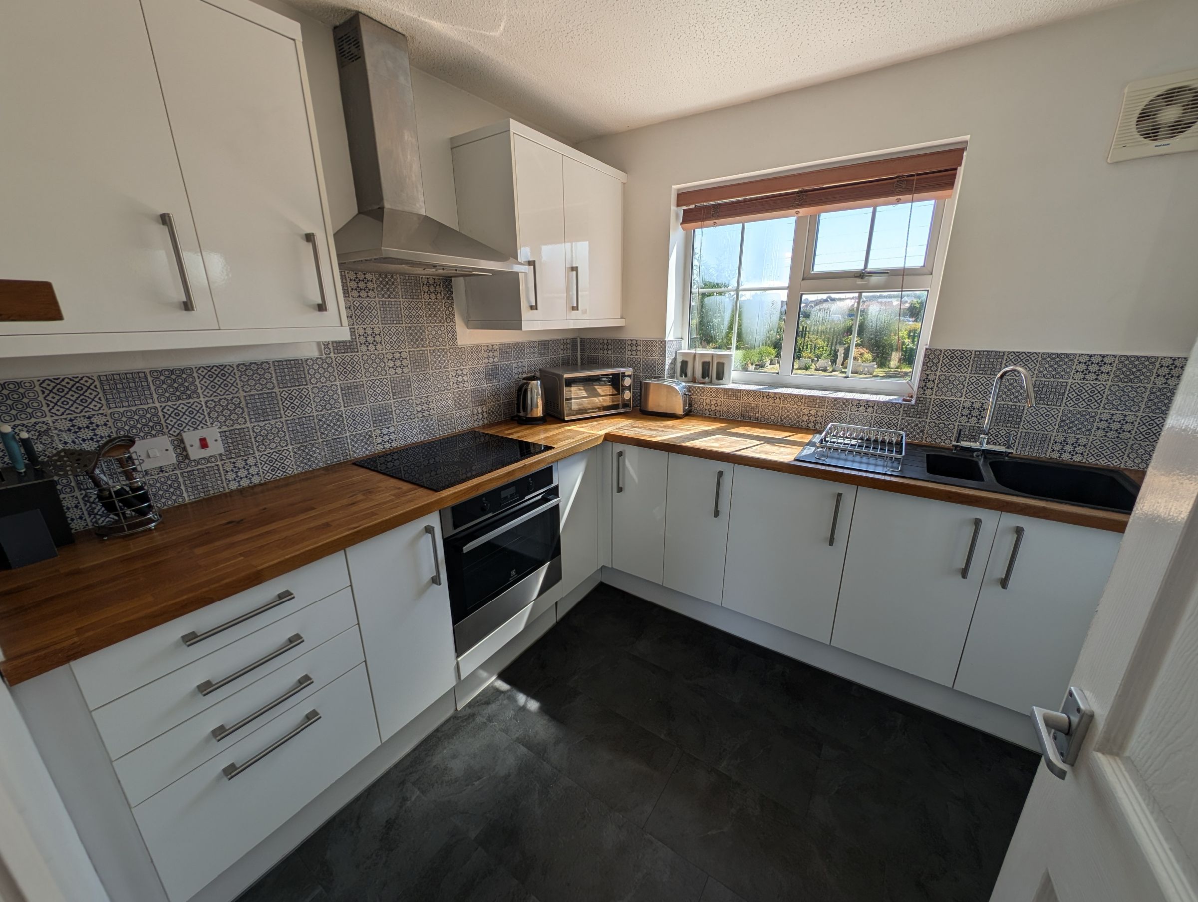 3 bed semi-detached house to rent in Wordsworth Road, Bristol 9