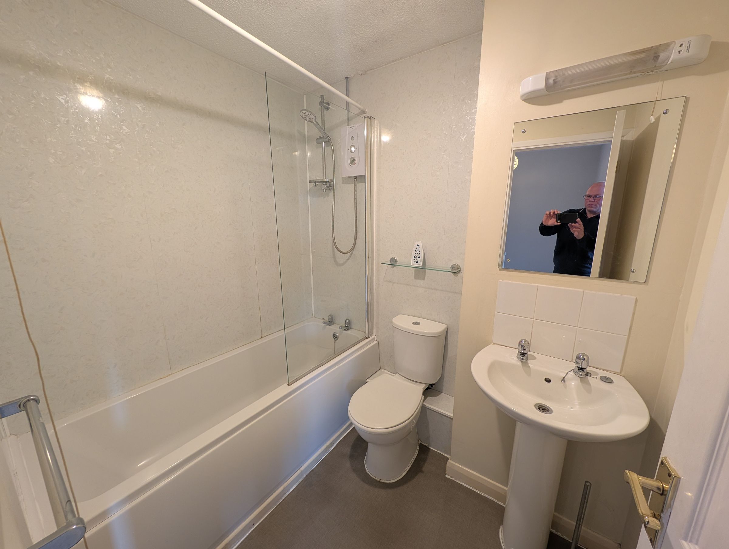 2 bed terraced house to rent in Wheatfield Drive, Bristol 13