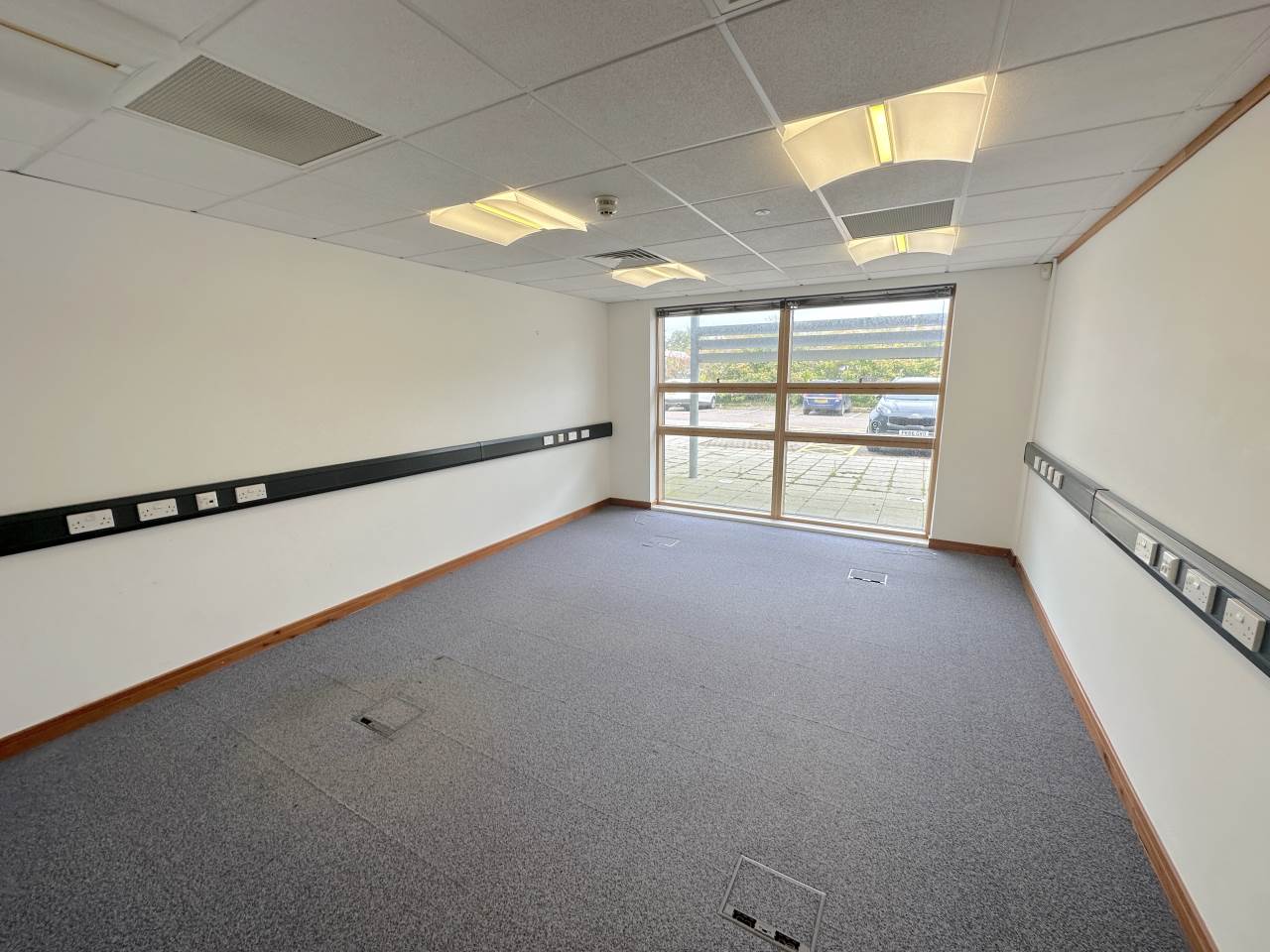 Commercial property to rent in Ground floor, Parc Merlin  - Property Image 8
