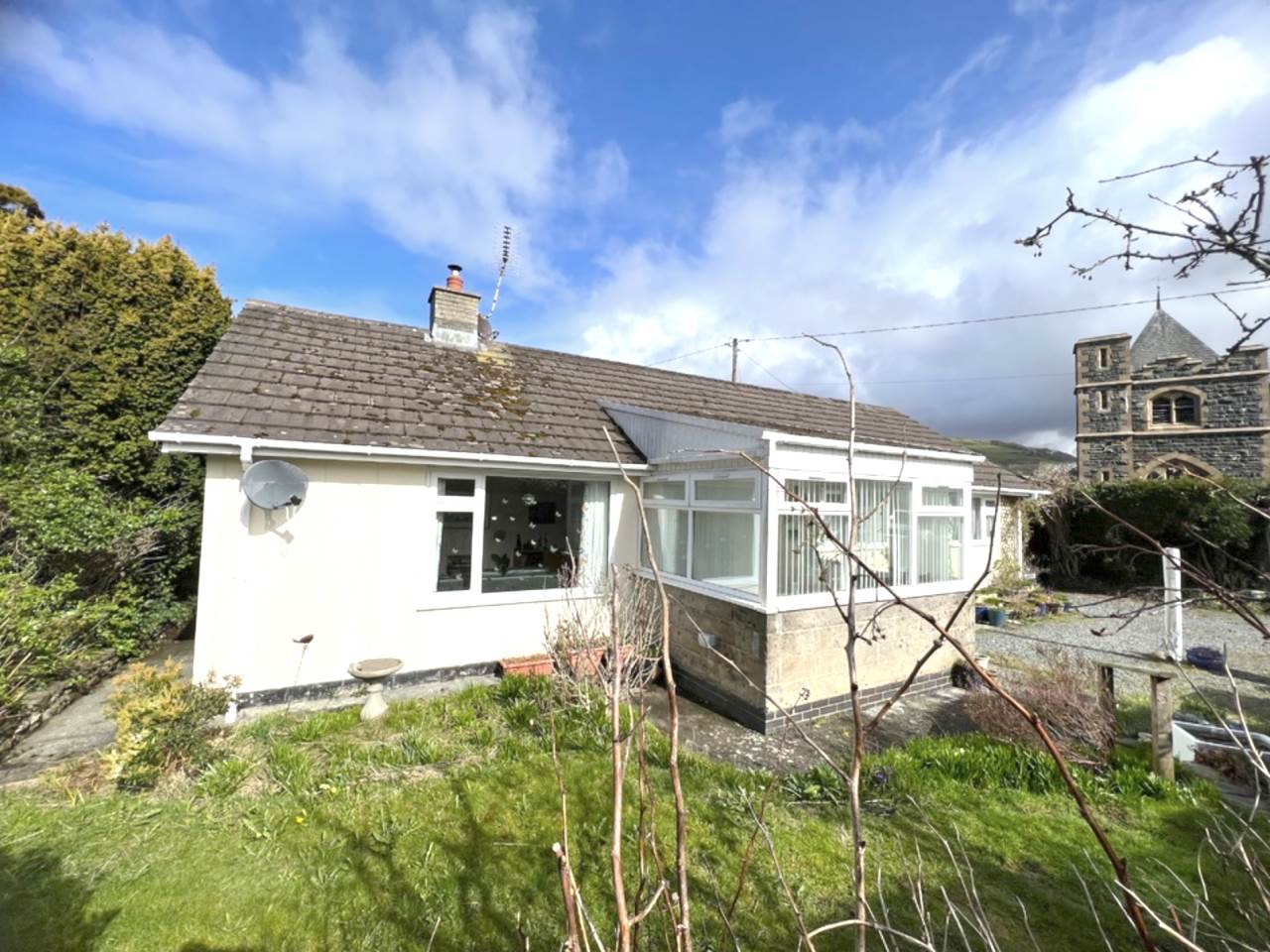 3 bed bungalow for sale in Talybont  - Property Image 13